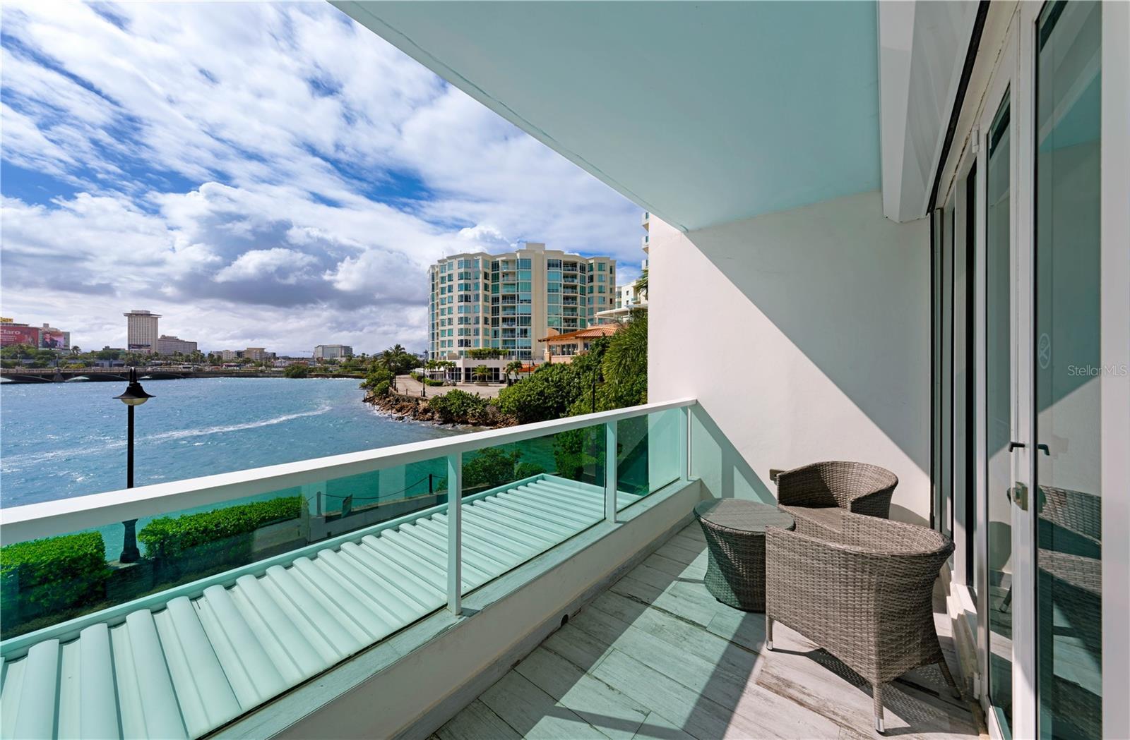 1 LOS ROSALES ST #7222-7223