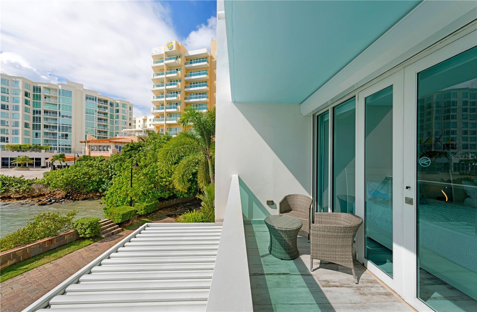 1 LOS ROSALES ST #7222-7223