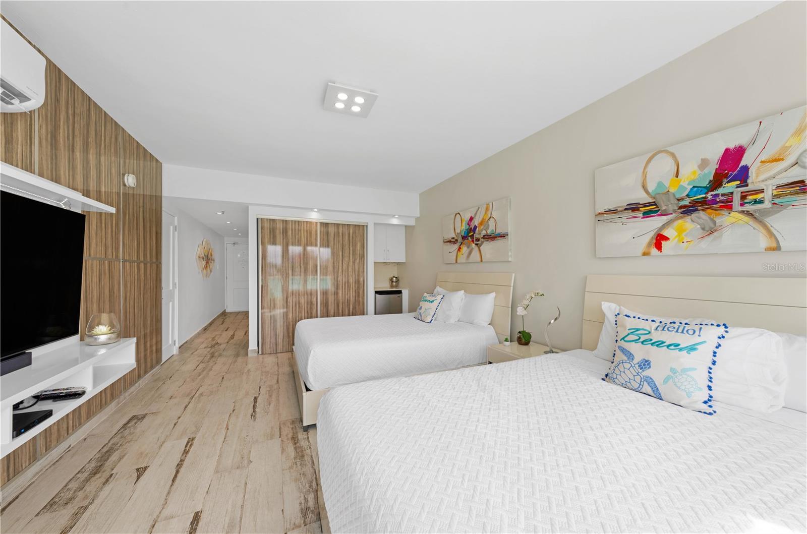 1 LOS ROSALES ST #7222-7223