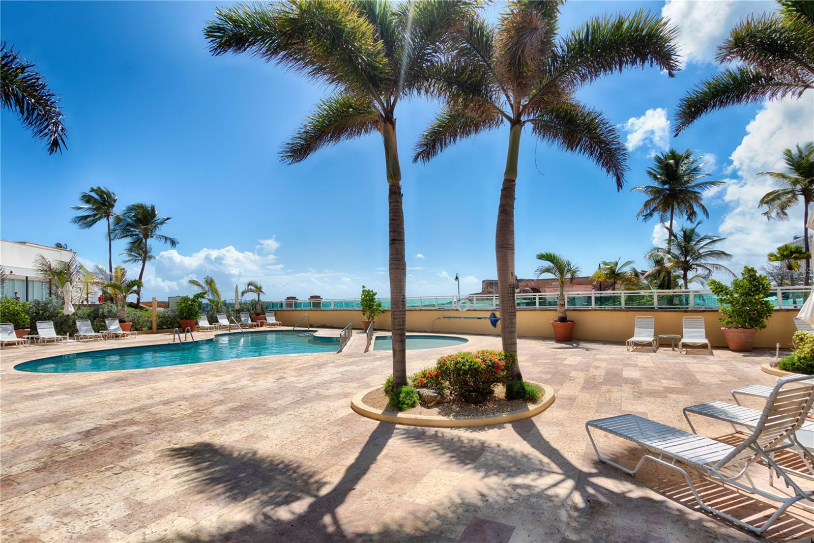 1 LOS ROSALES ST #7222-7223