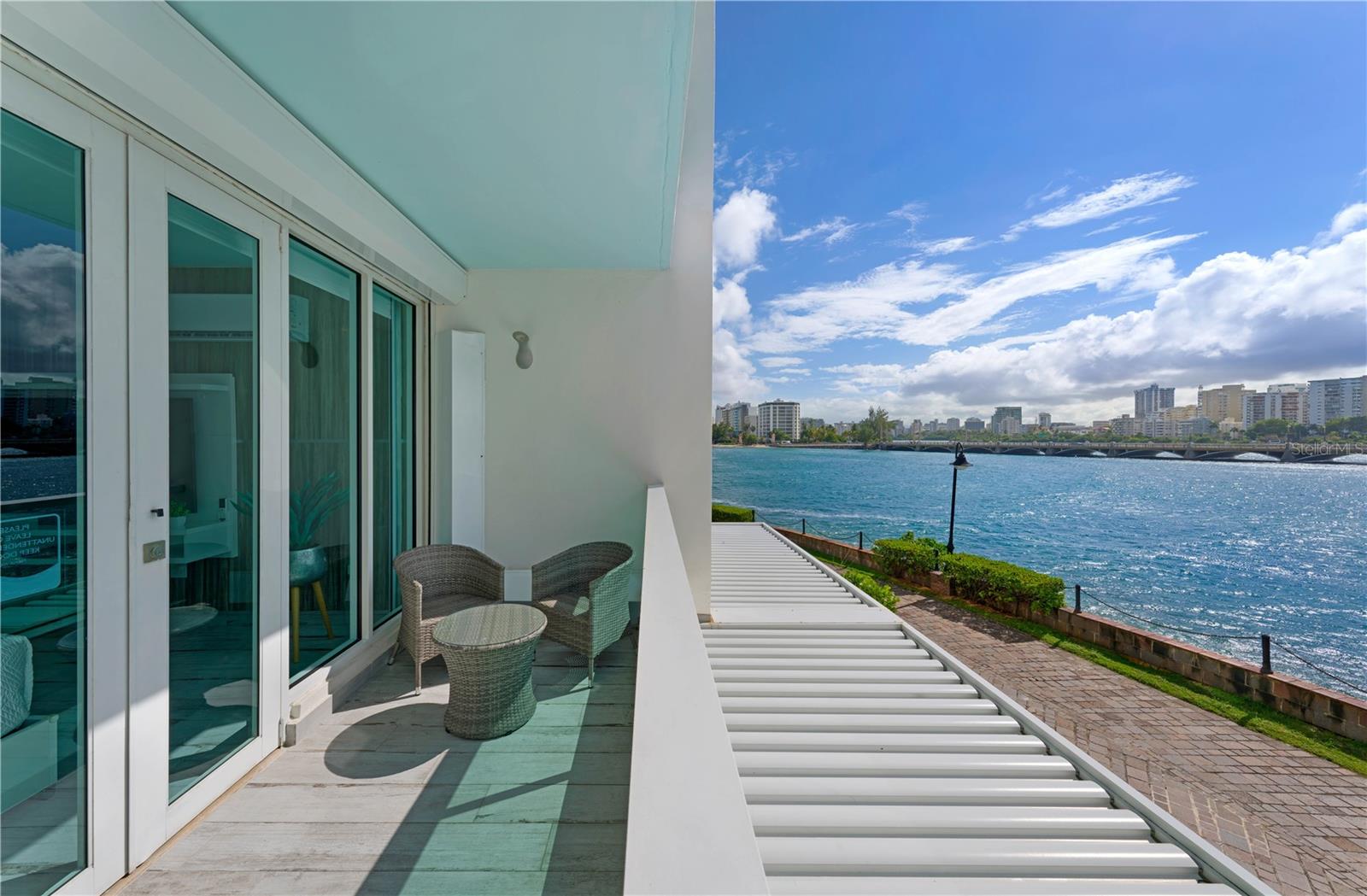 1 LOS ROSALES ST #7222-7223