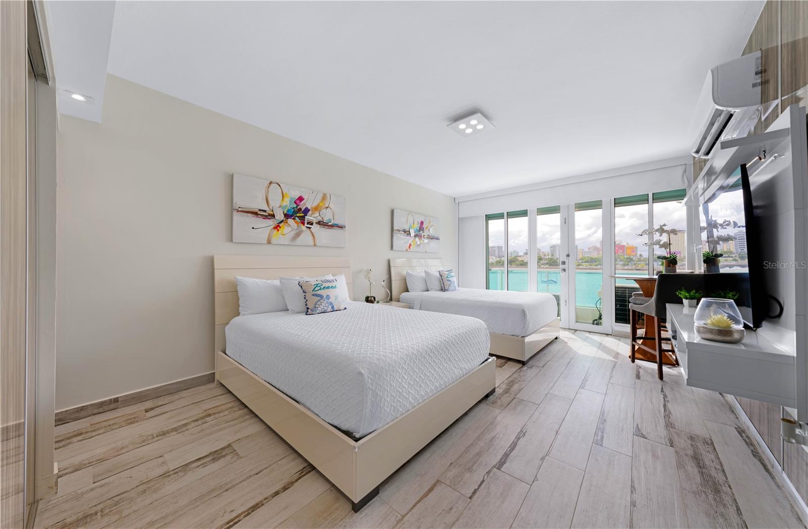 1 LOS ROSALES ST #7222-7223