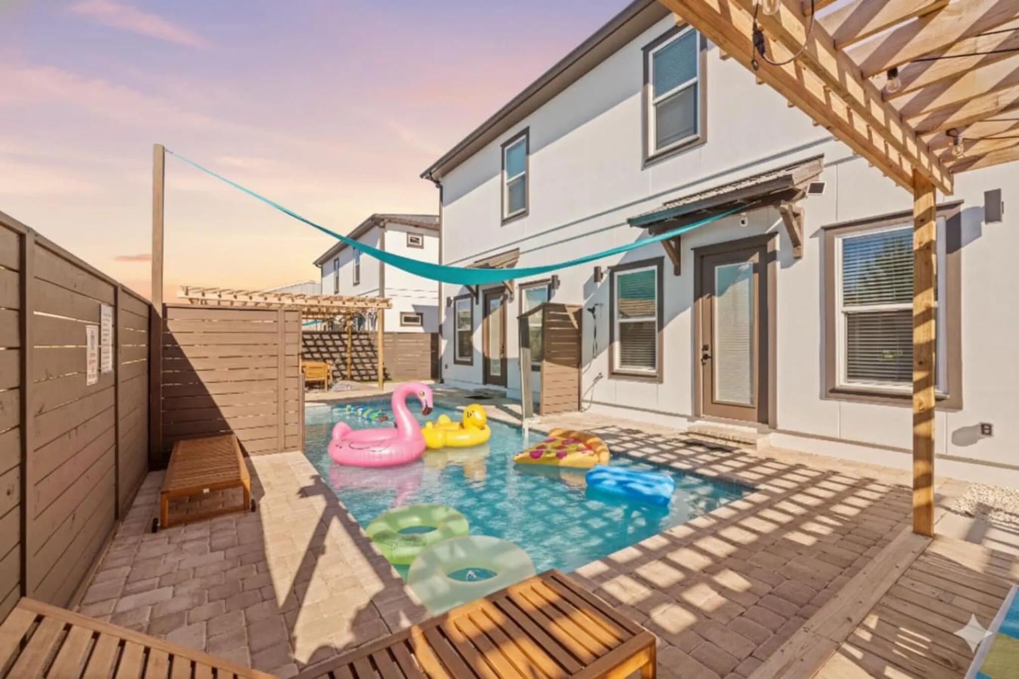 108 San Vincente Street