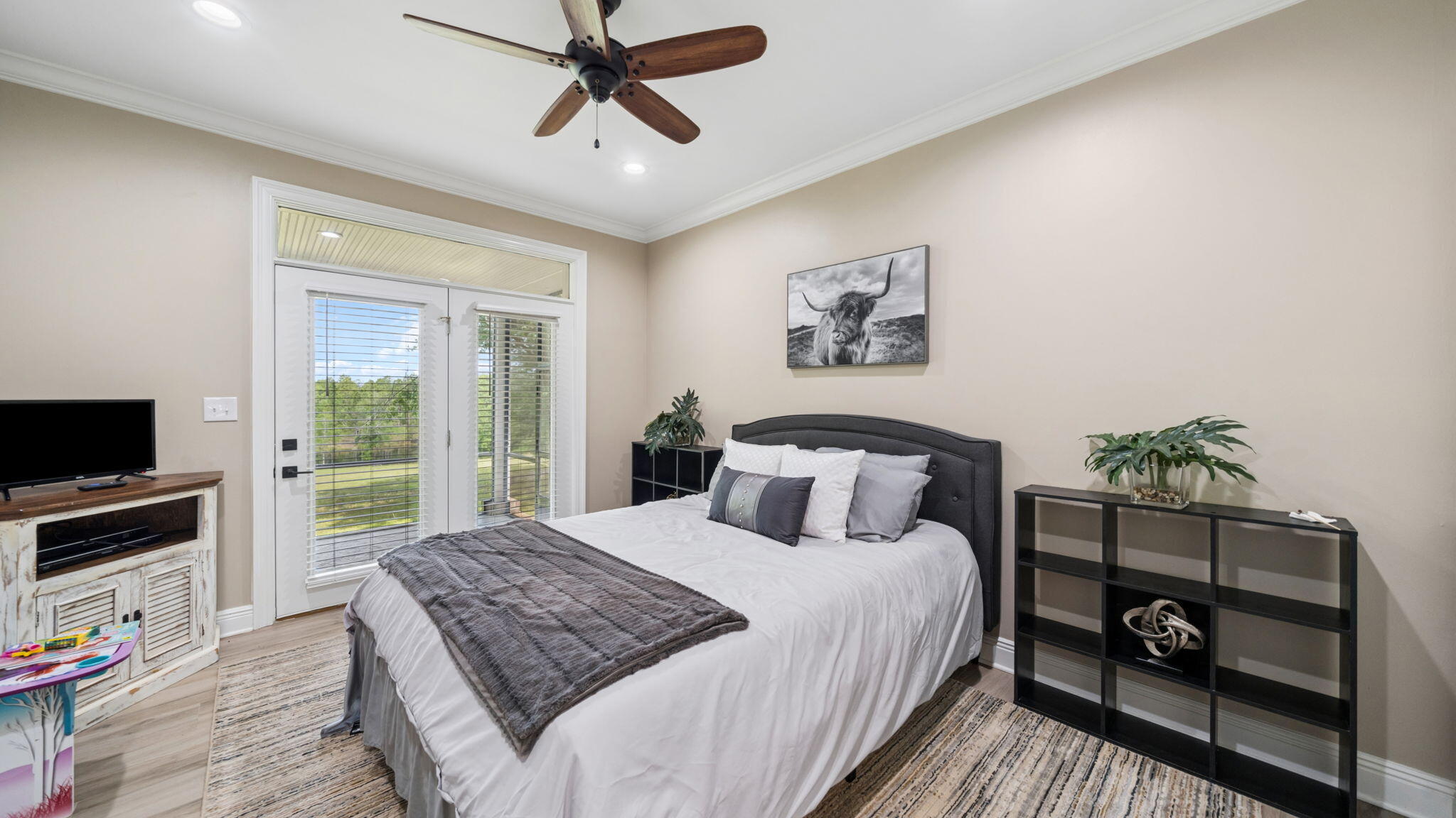 175 W T Hulion Road