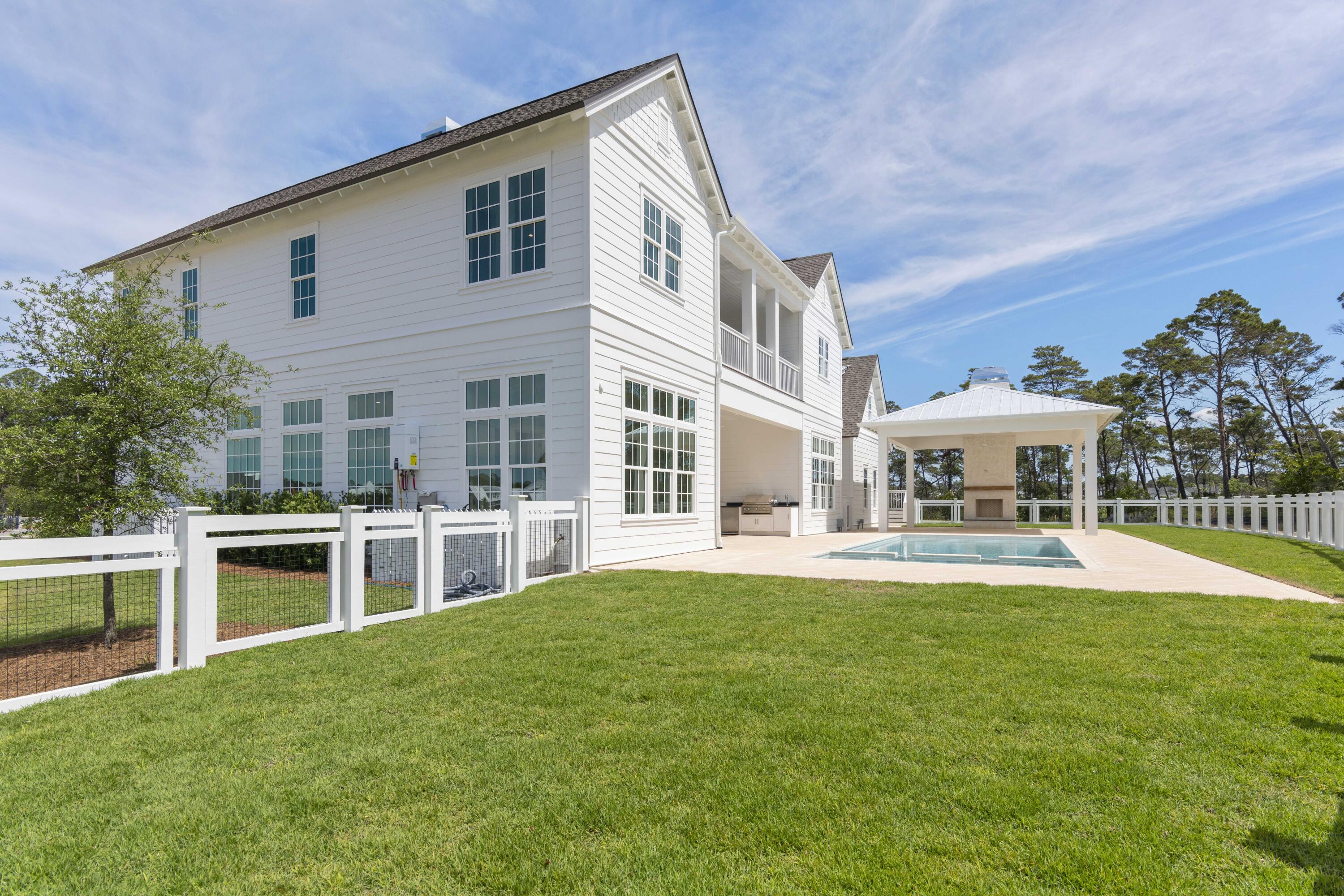 130 E Elliot Way