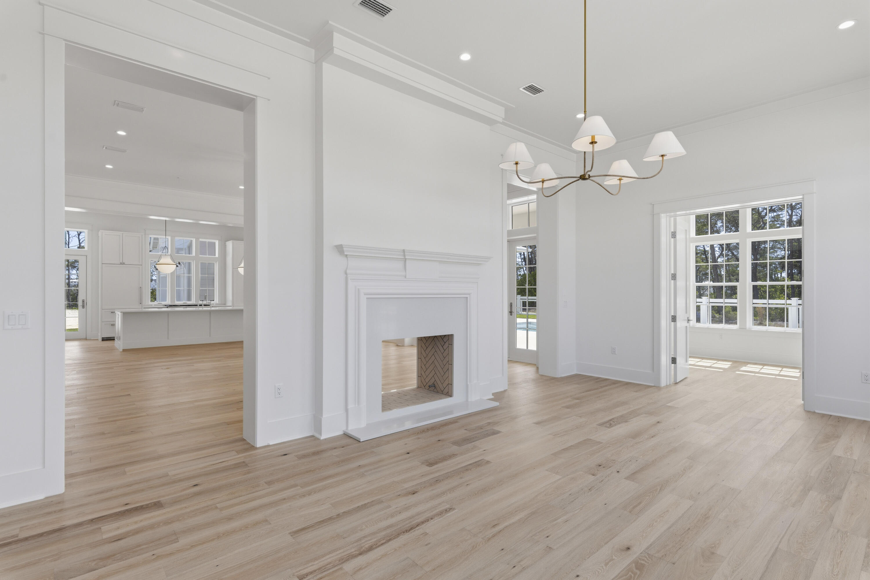 130 E Elliot Way