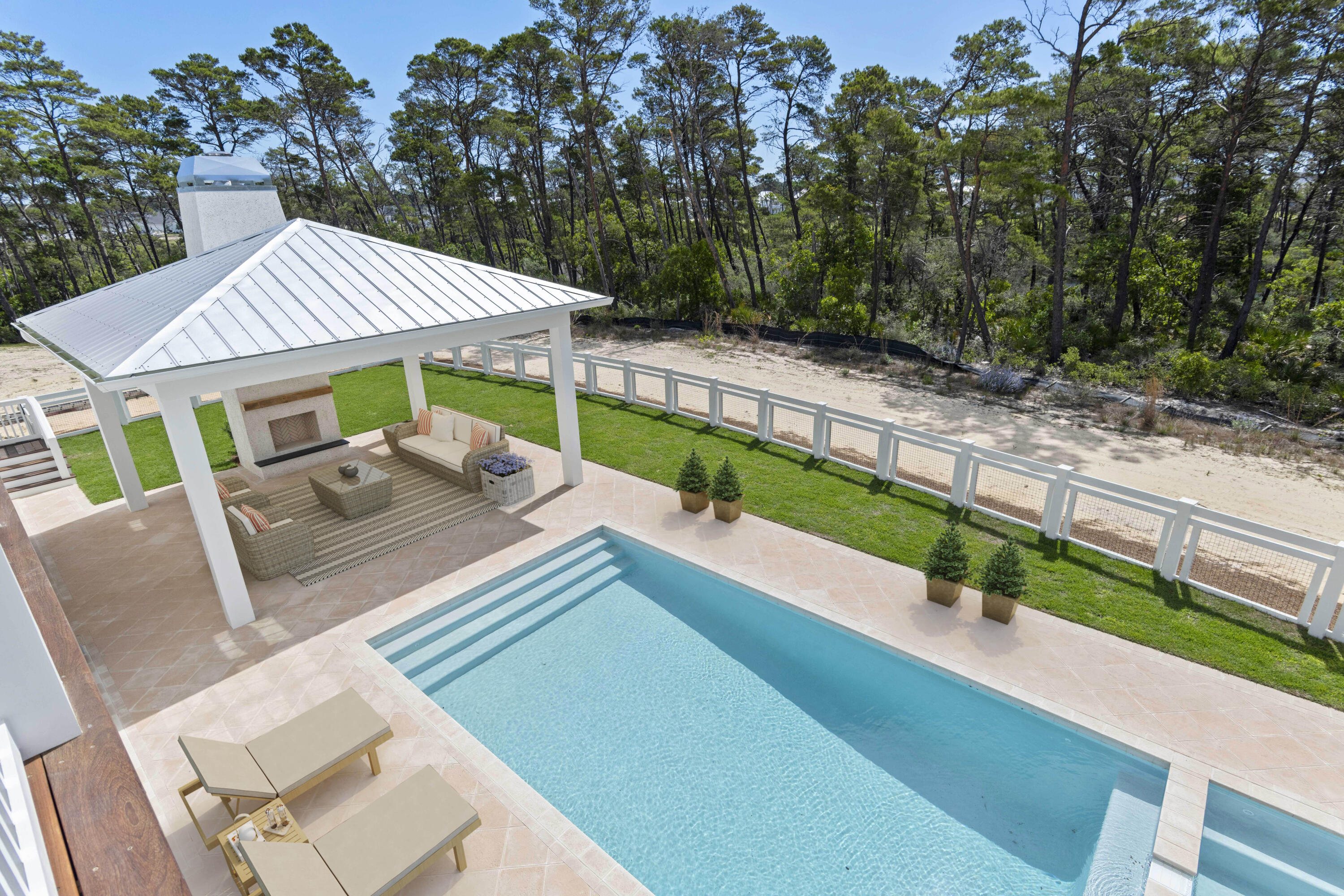 130 E Elliot Way