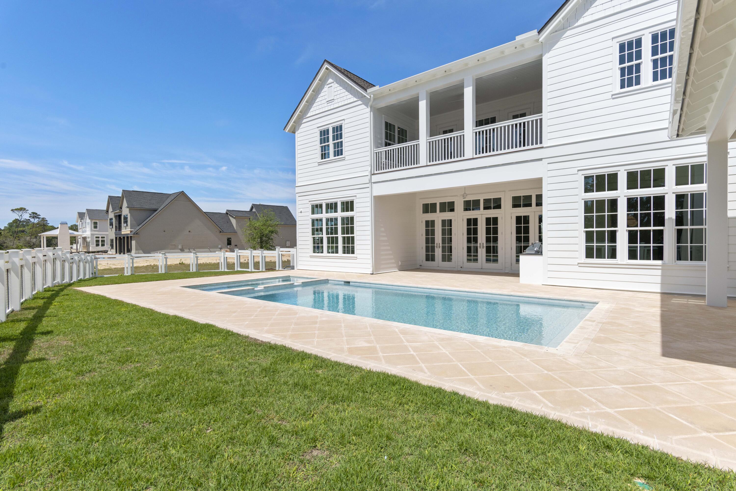 130 E Elliot Way