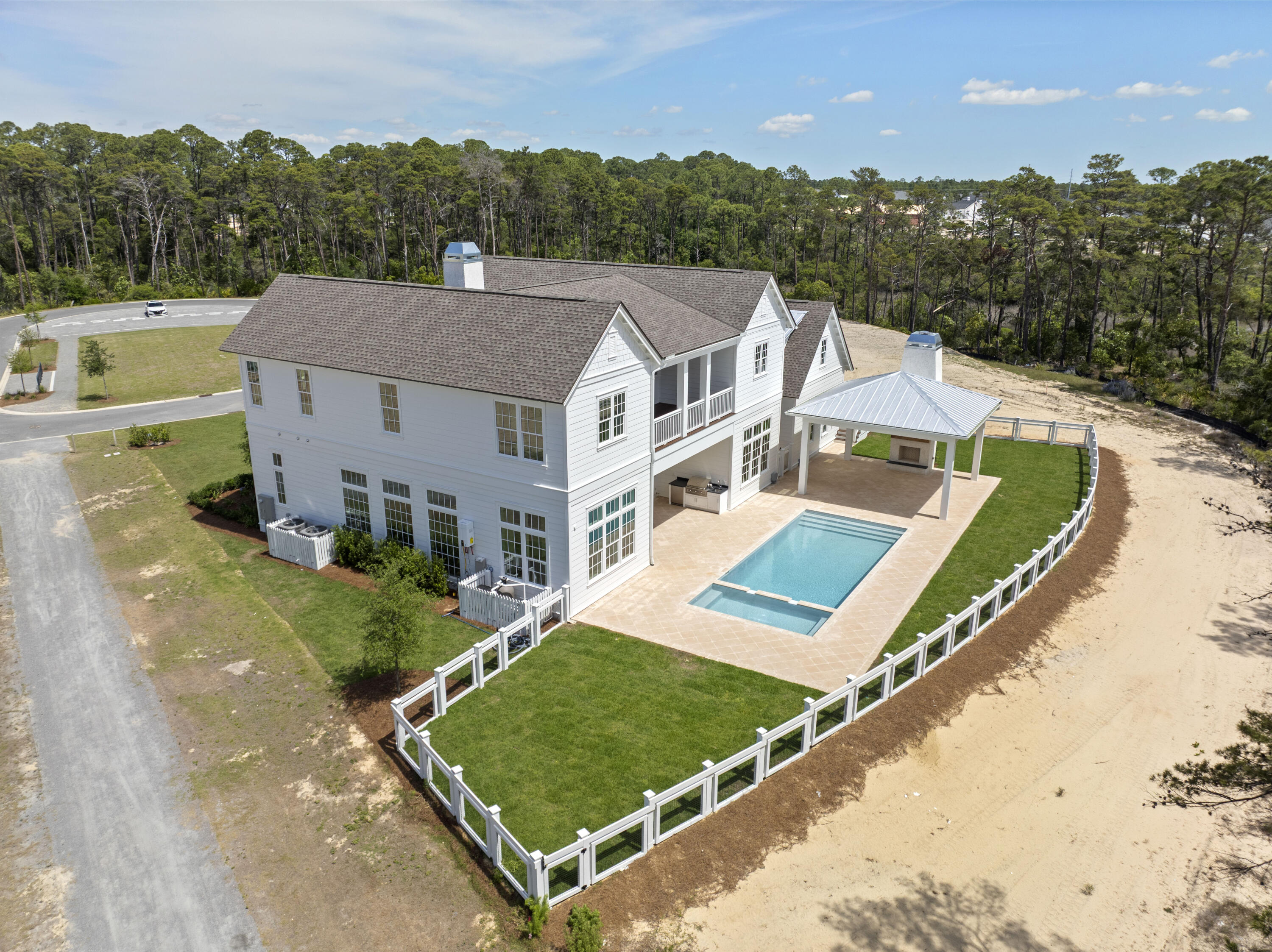 130 E Elliot Way