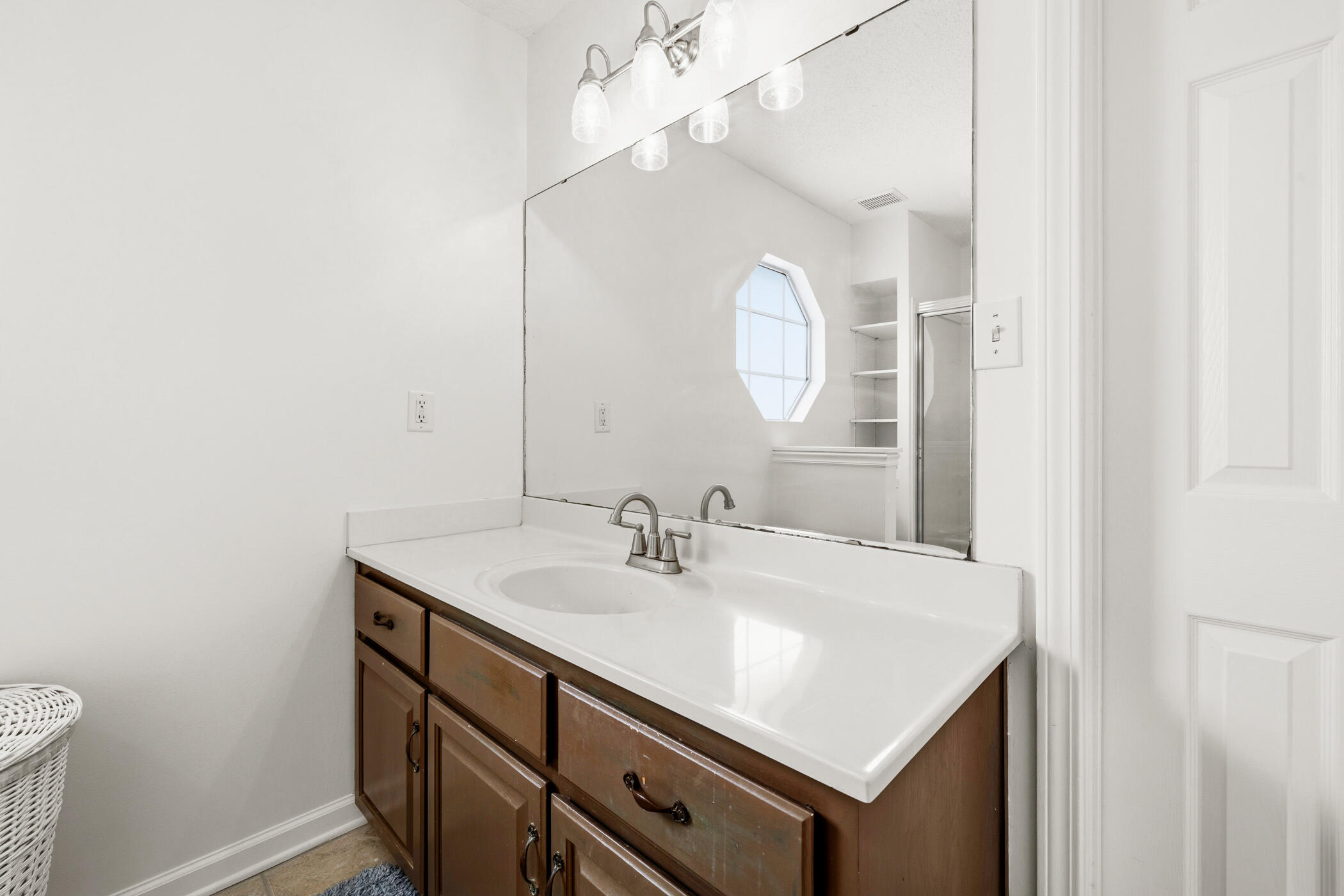 610 W Lynn Brook