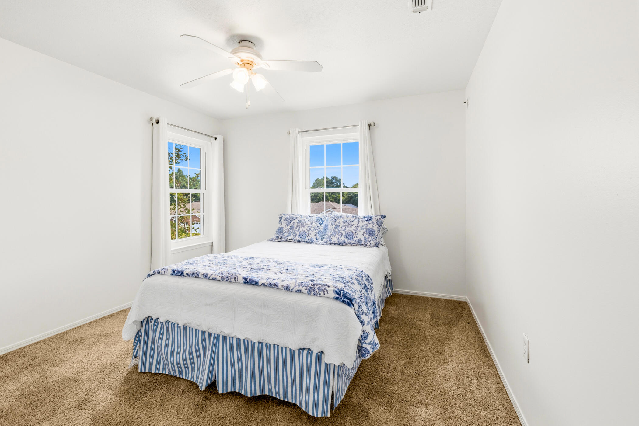 610 W Lynn Brook