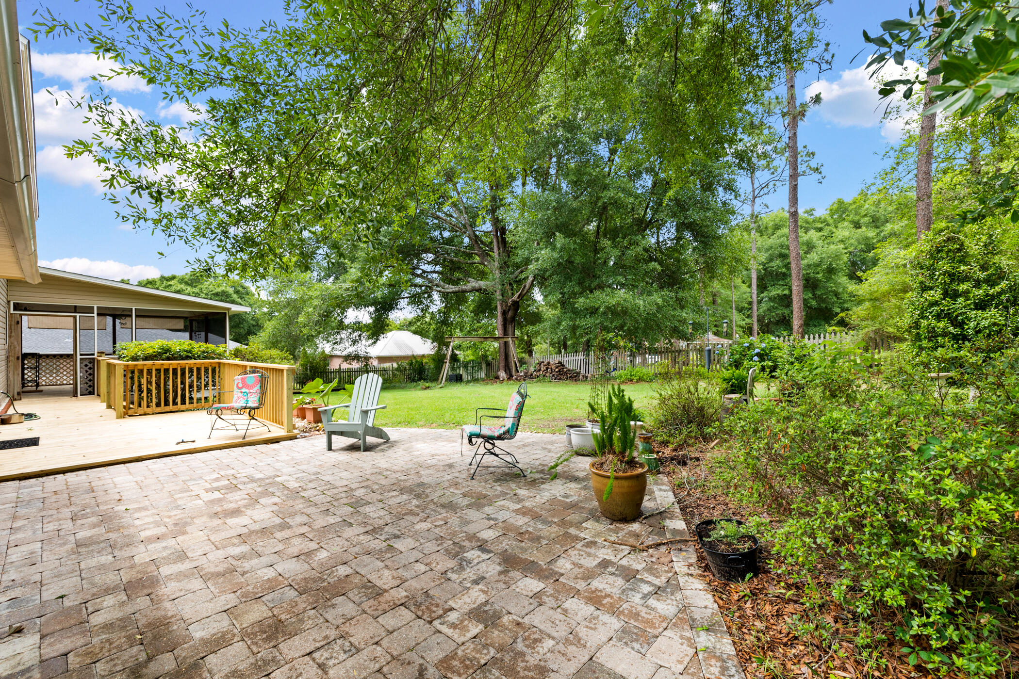 610 W Lynn Brook