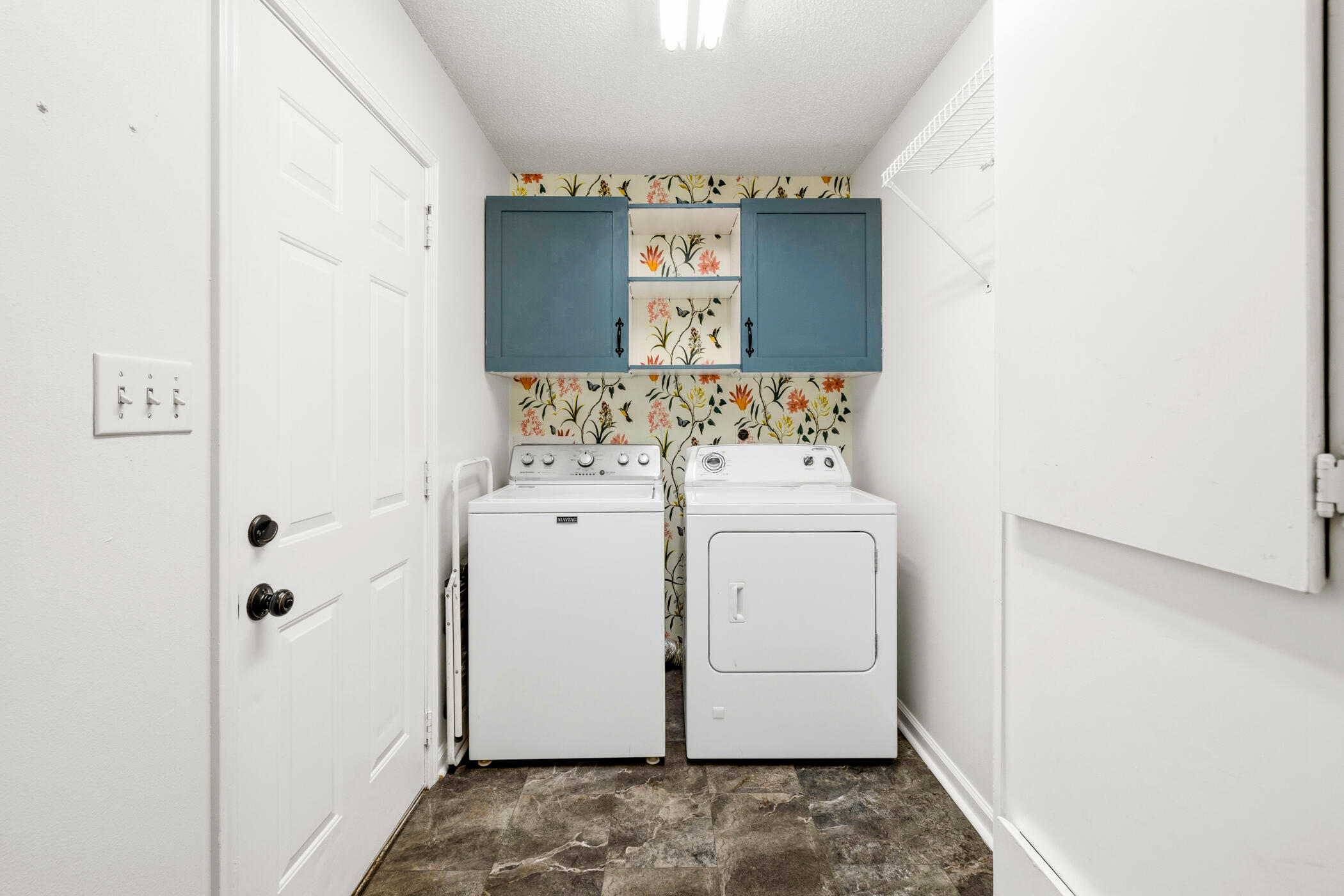 610 W Lynn Brook