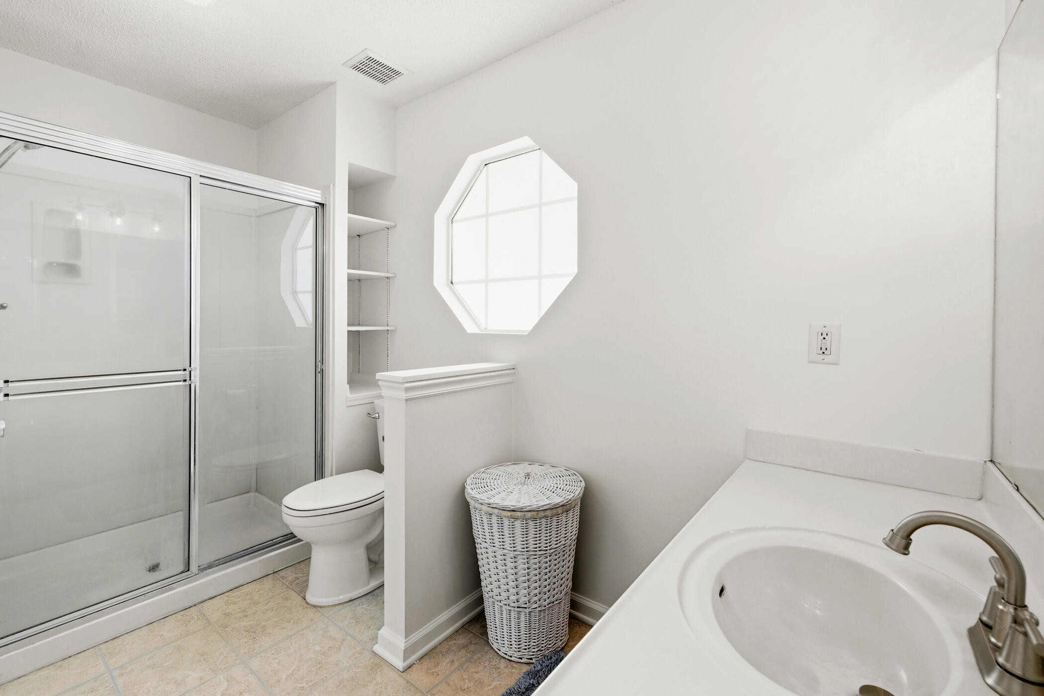 610 W Lynn Brook
