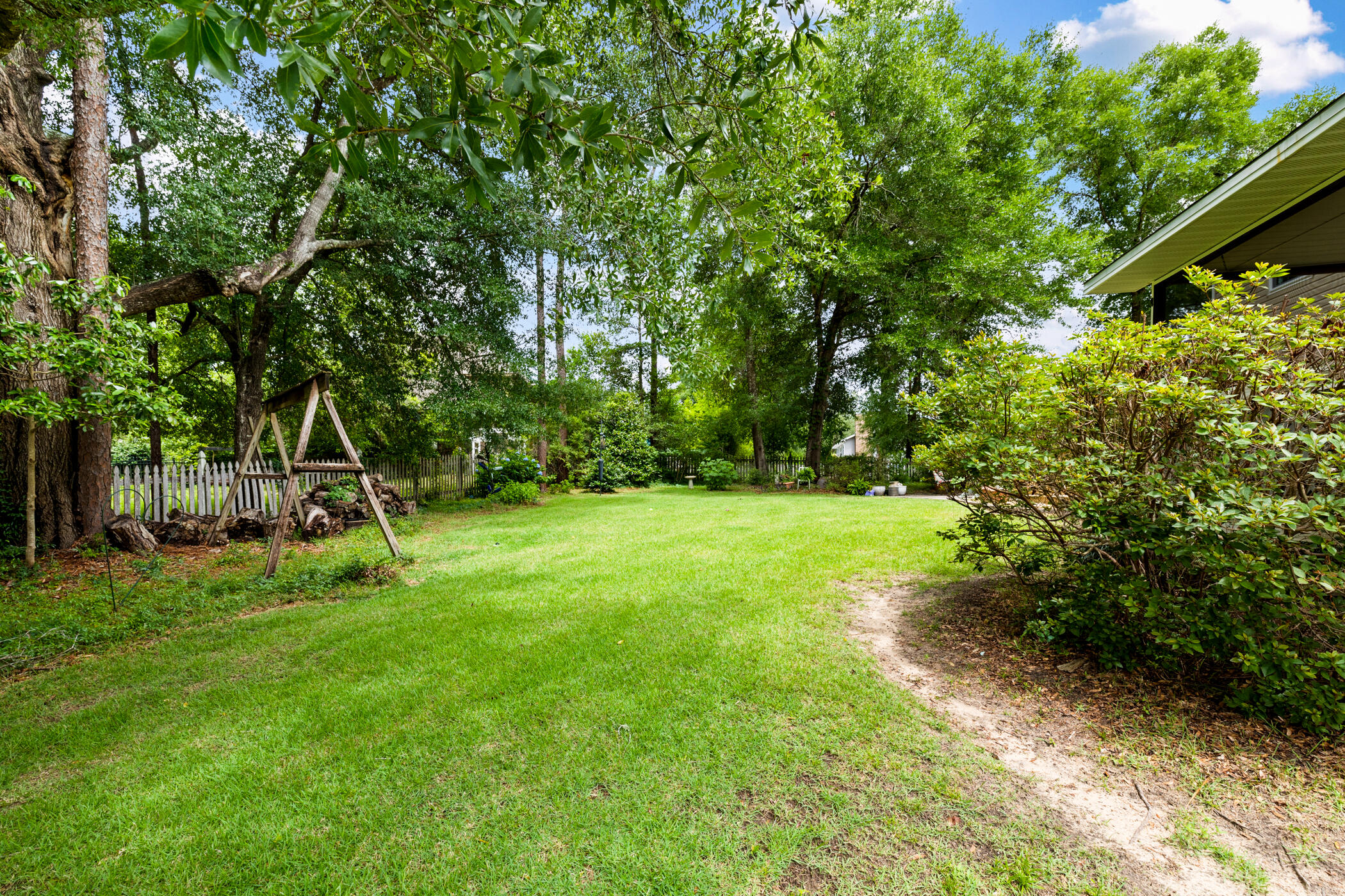 610 W Lynn Brook