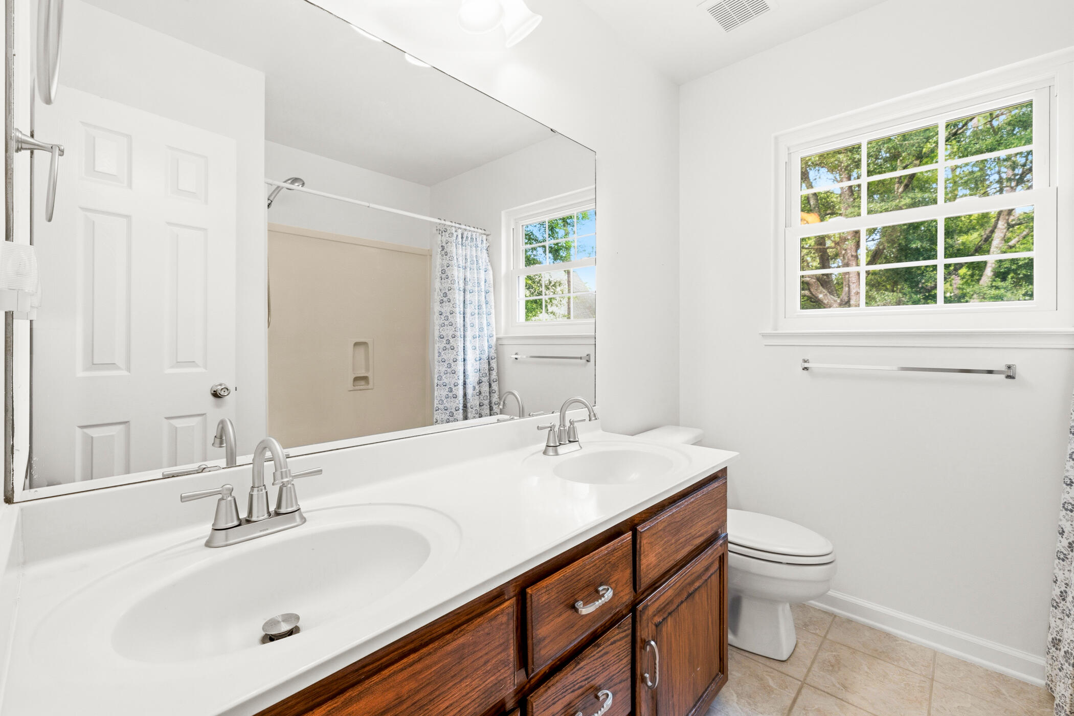 610 W Lynn Brook
