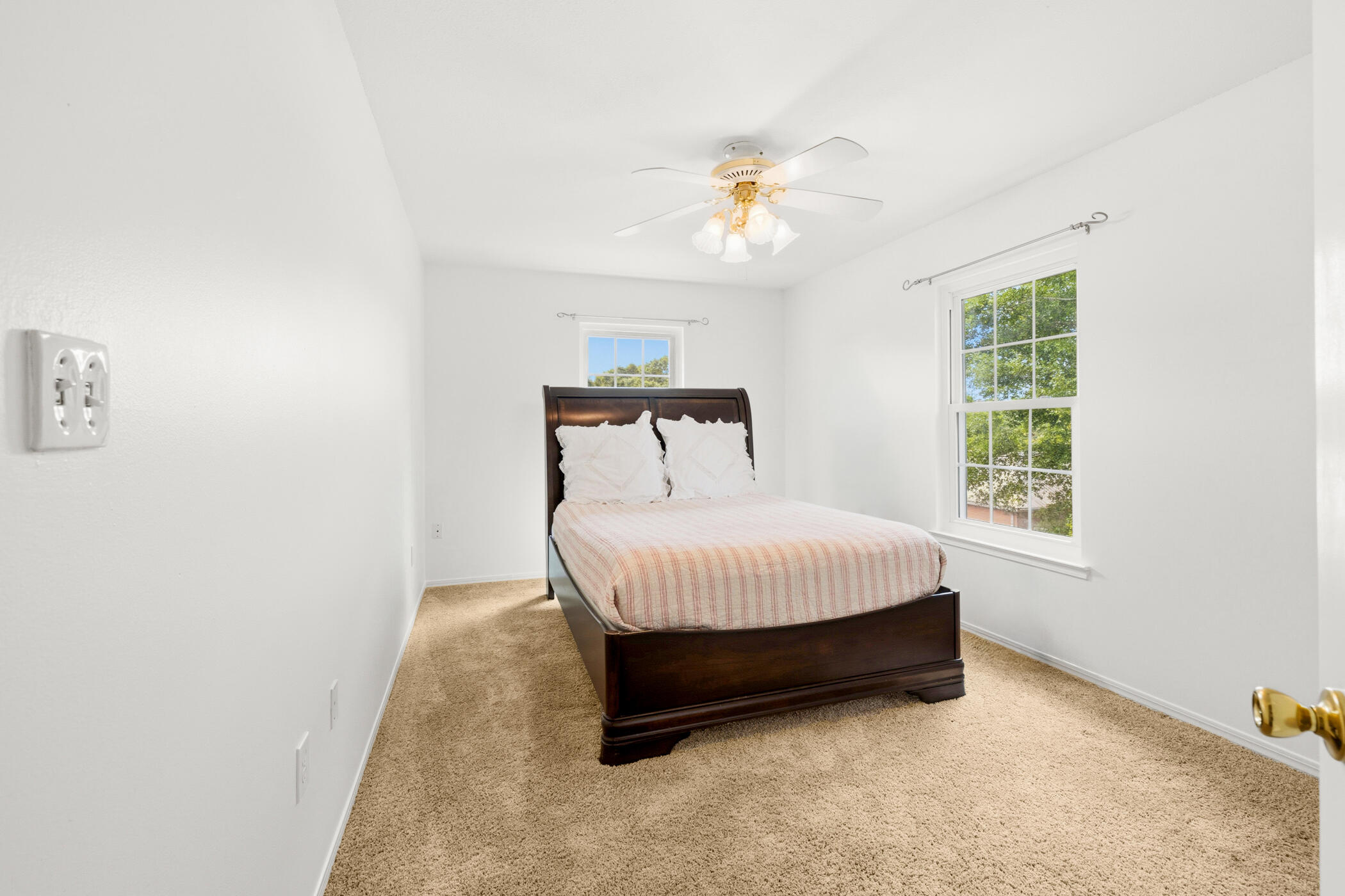 610 W Lynn Brook