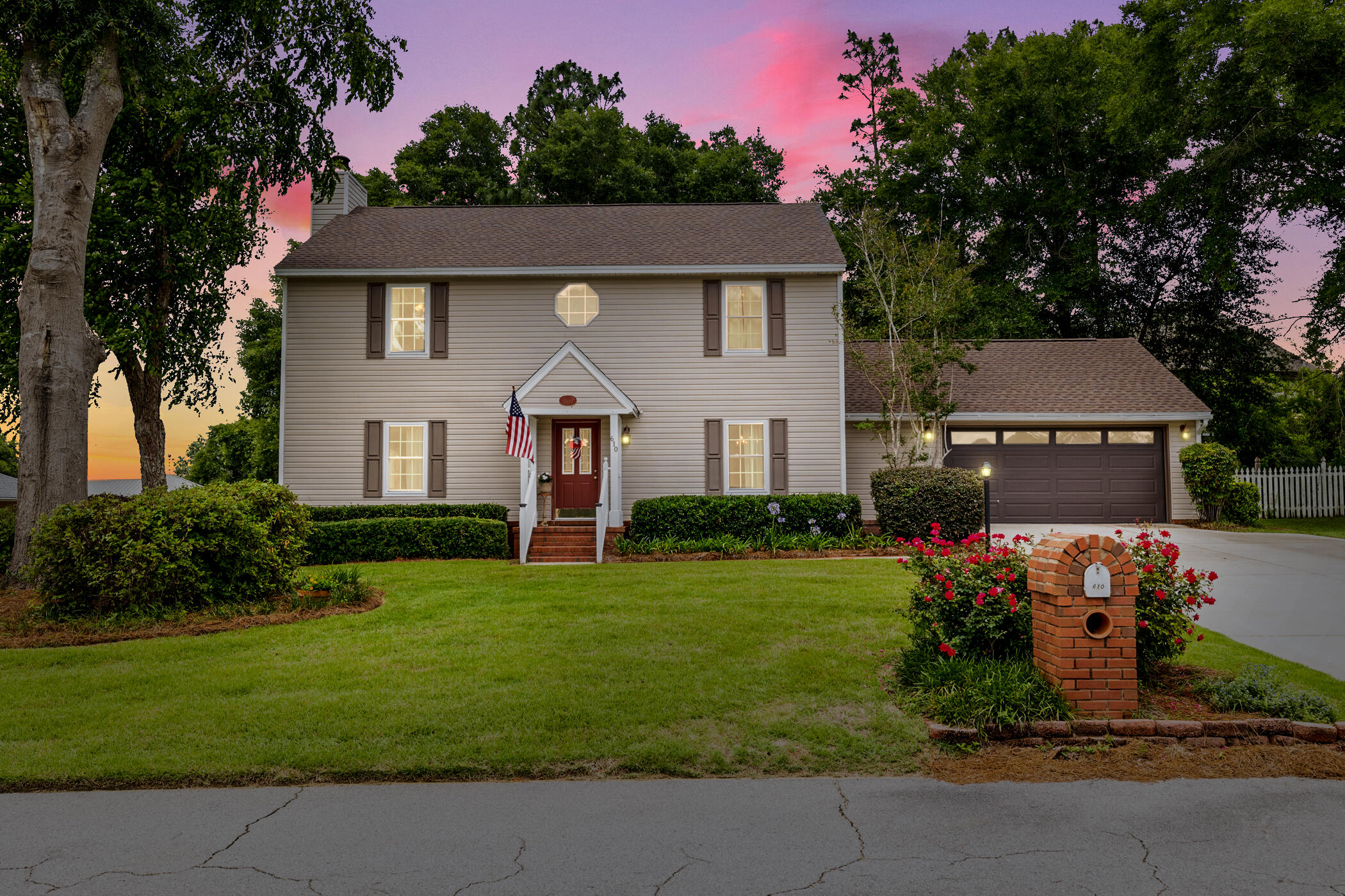 610 W Lynn Brook