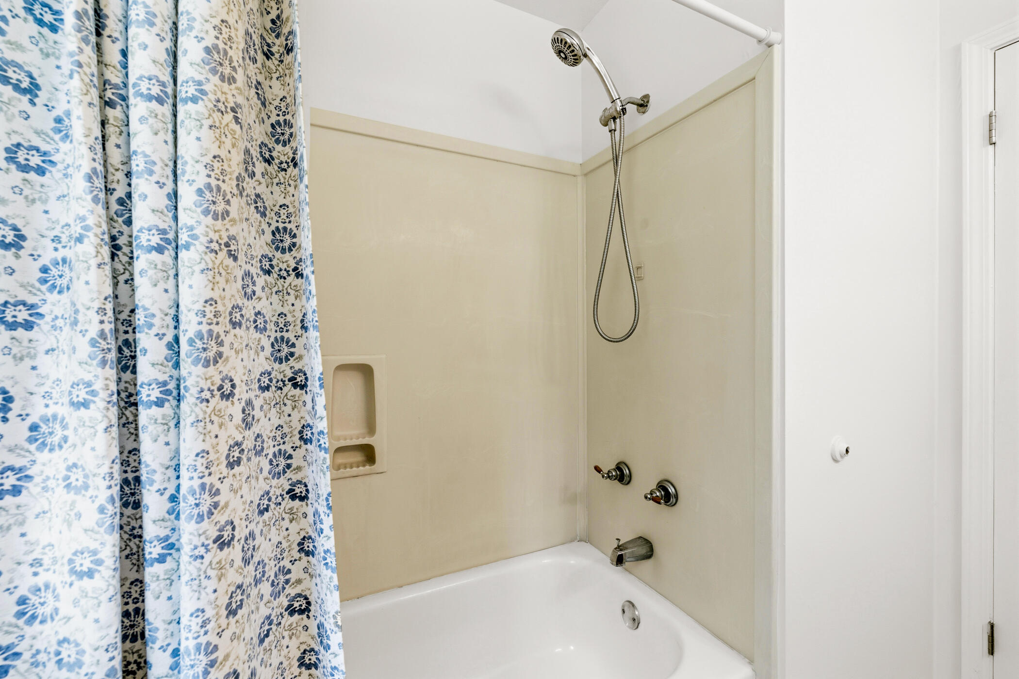 610 W Lynn Brook