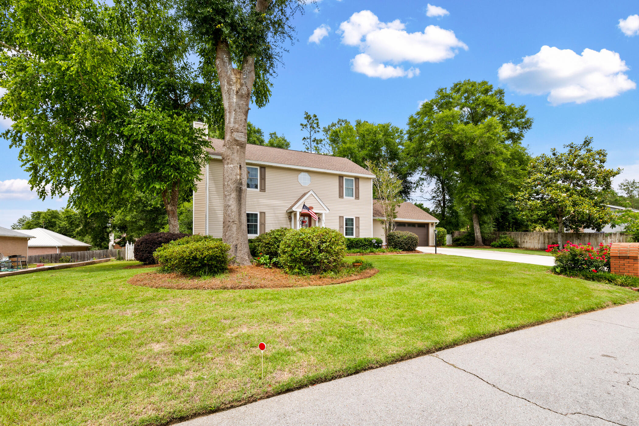 610 W Lynn Brook