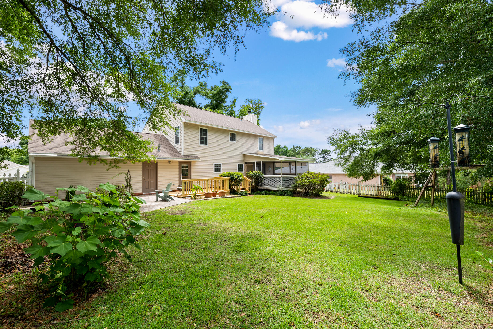610 W Lynn Brook