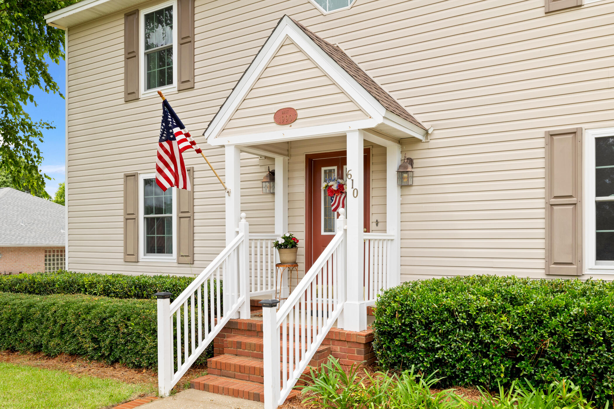 610 W Lynn Brook