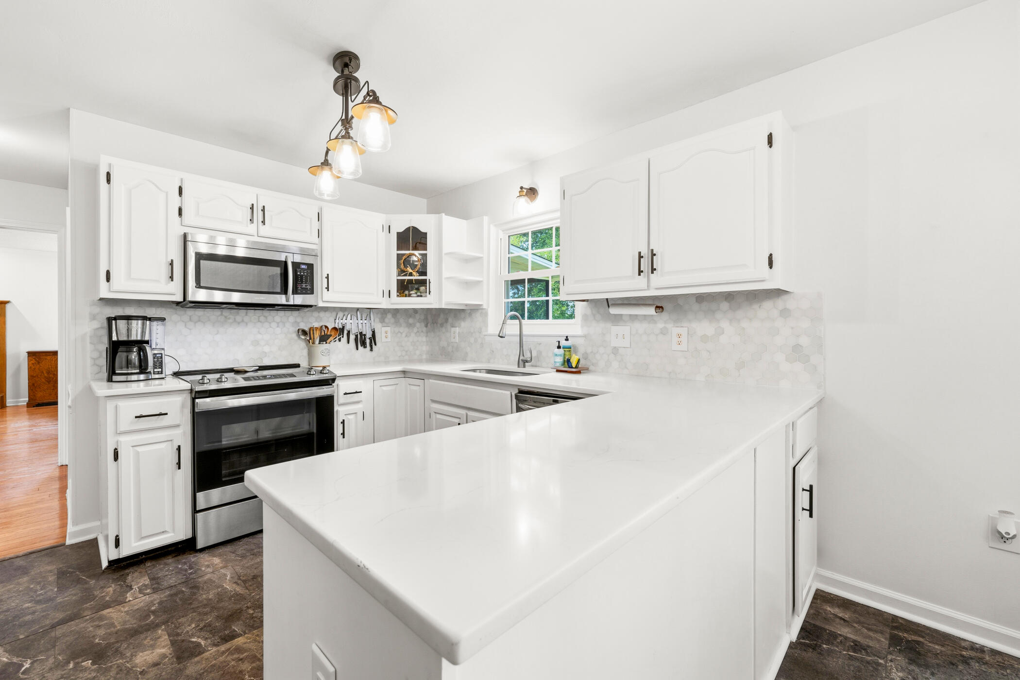 610 W Lynn Brook