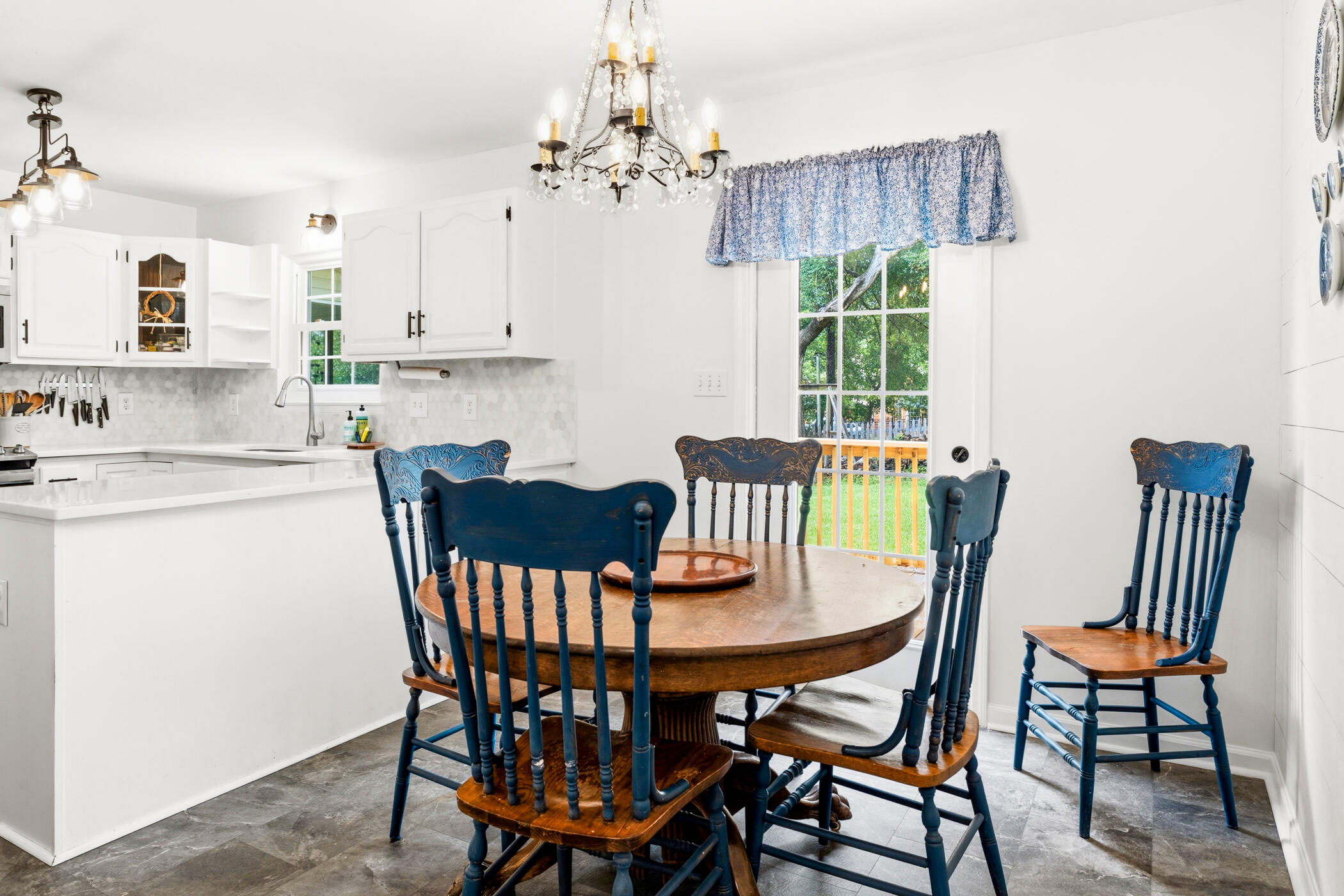 610 W Lynn Brook