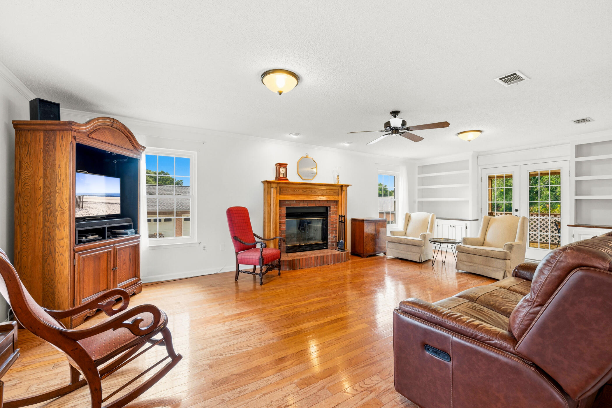 610 W Lynn Brook
