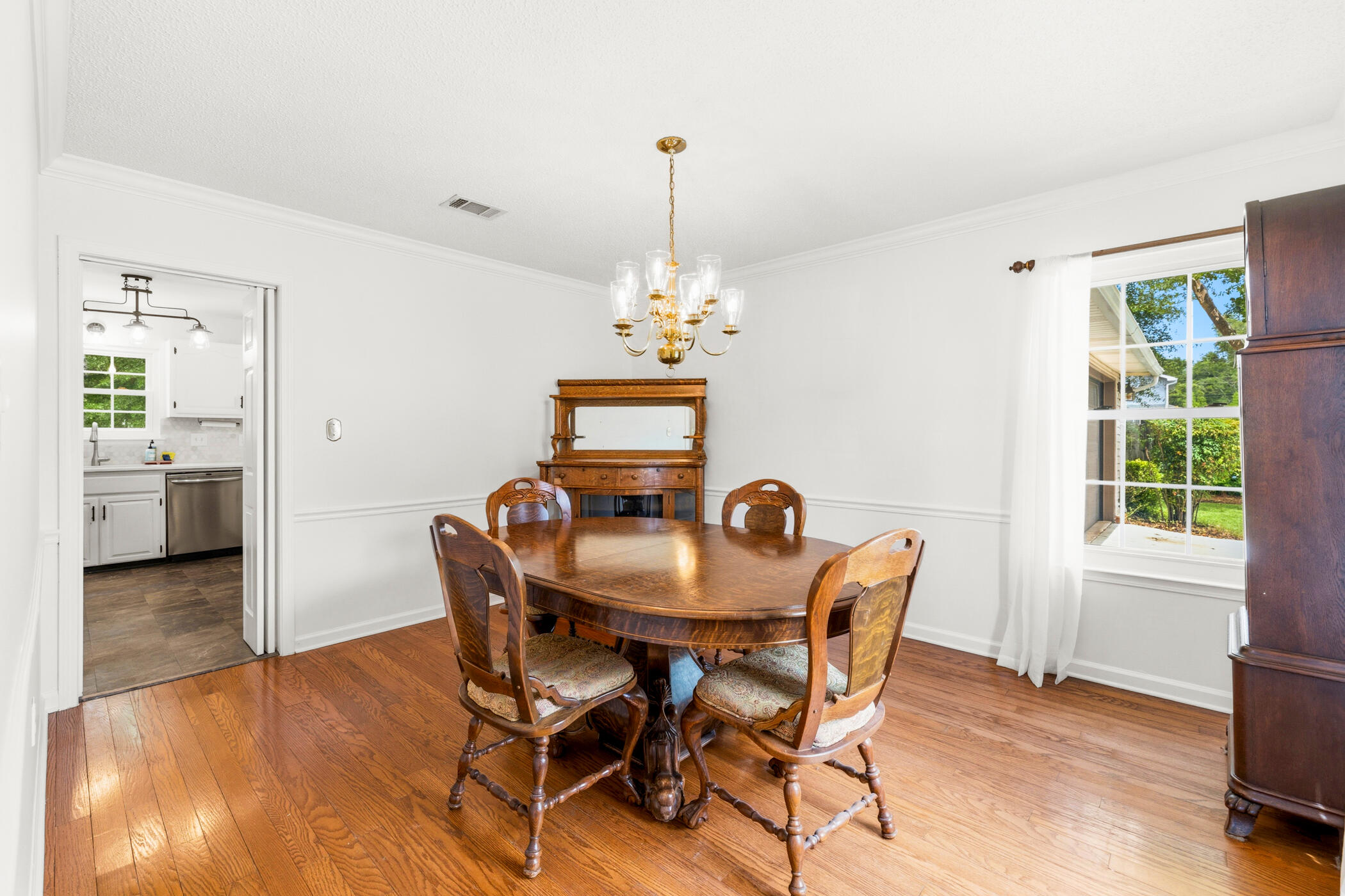 610 W Lynn Brook