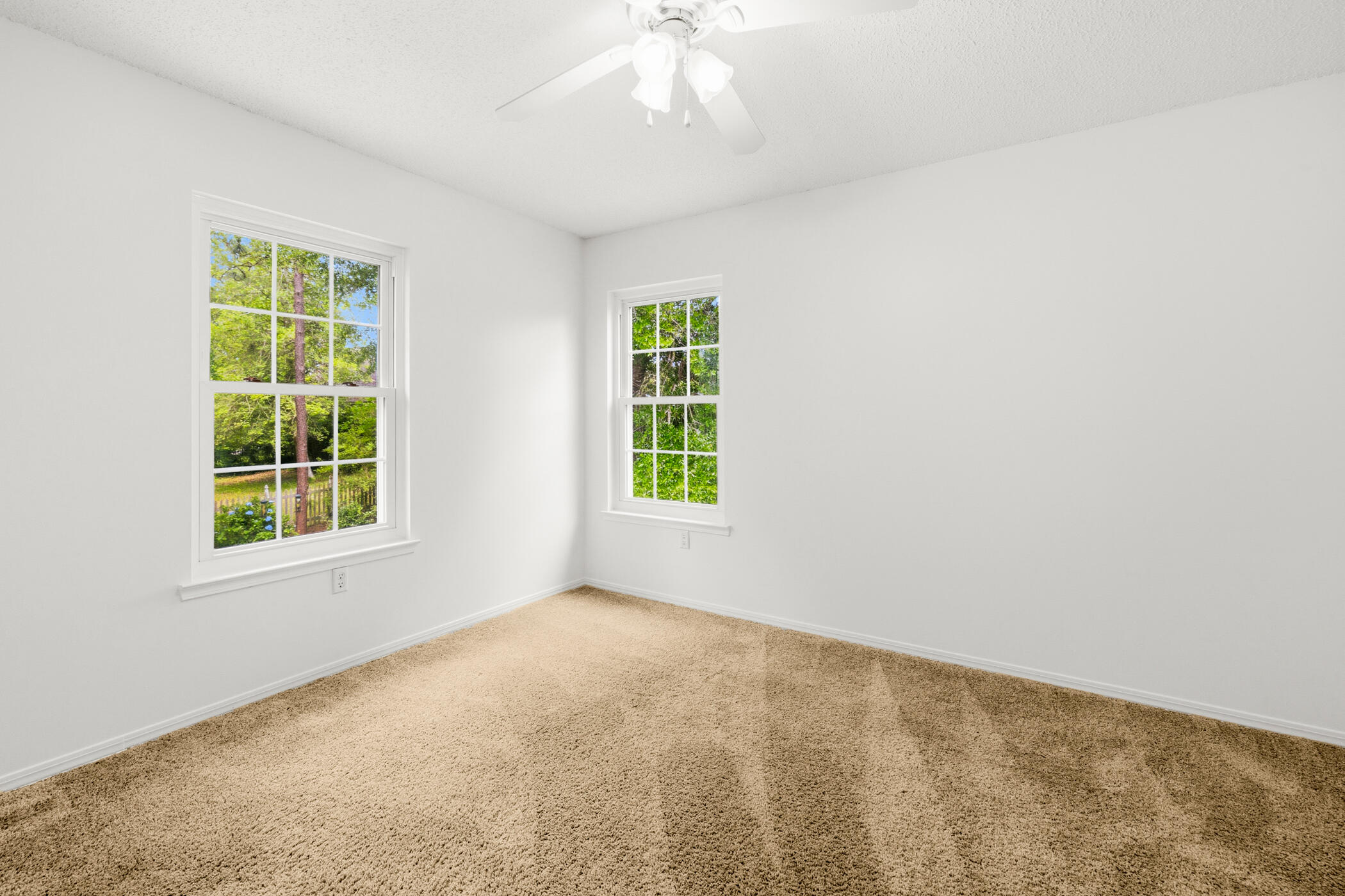 610 W Lynn Brook
