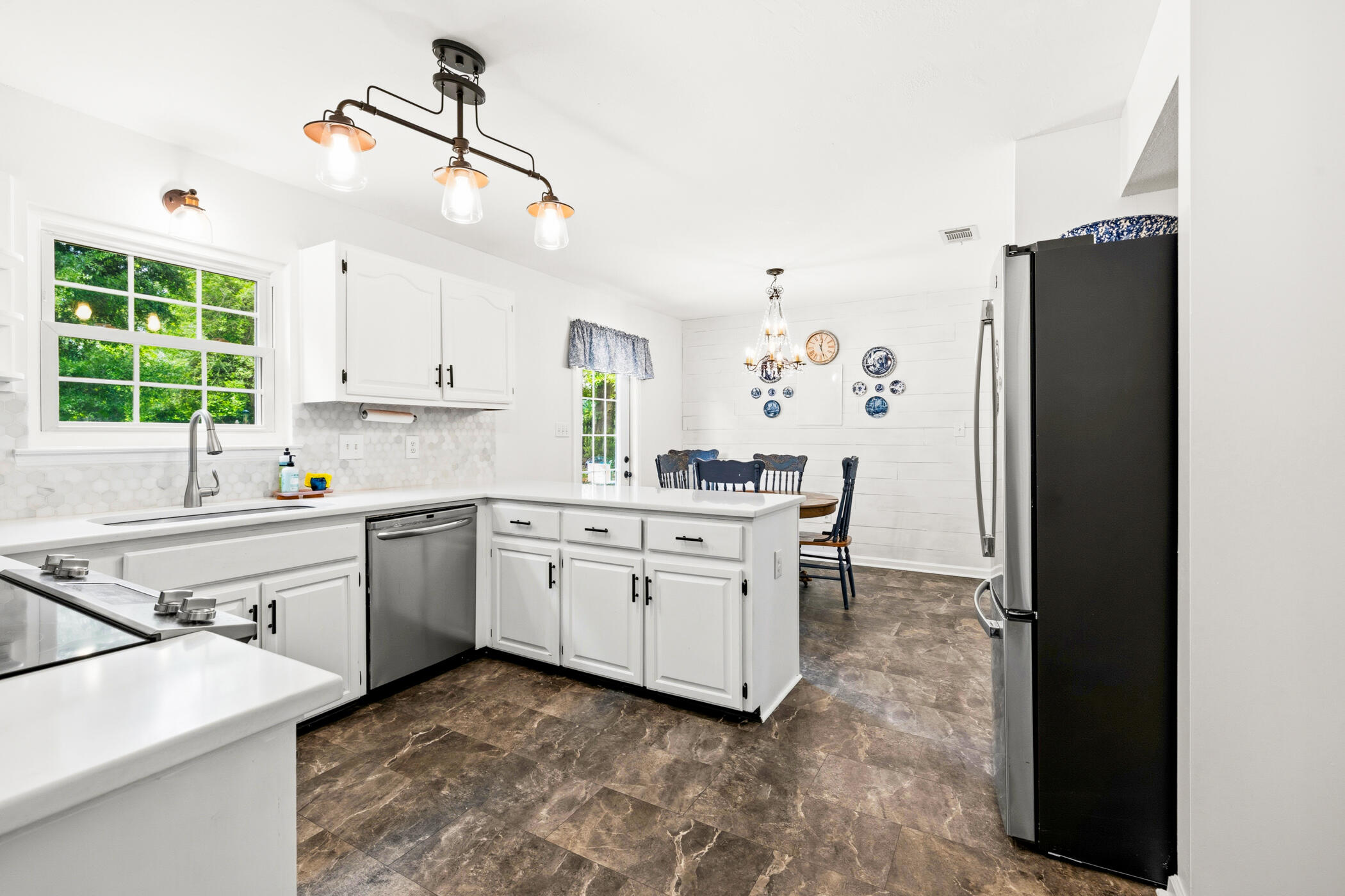 610 W Lynn Brook