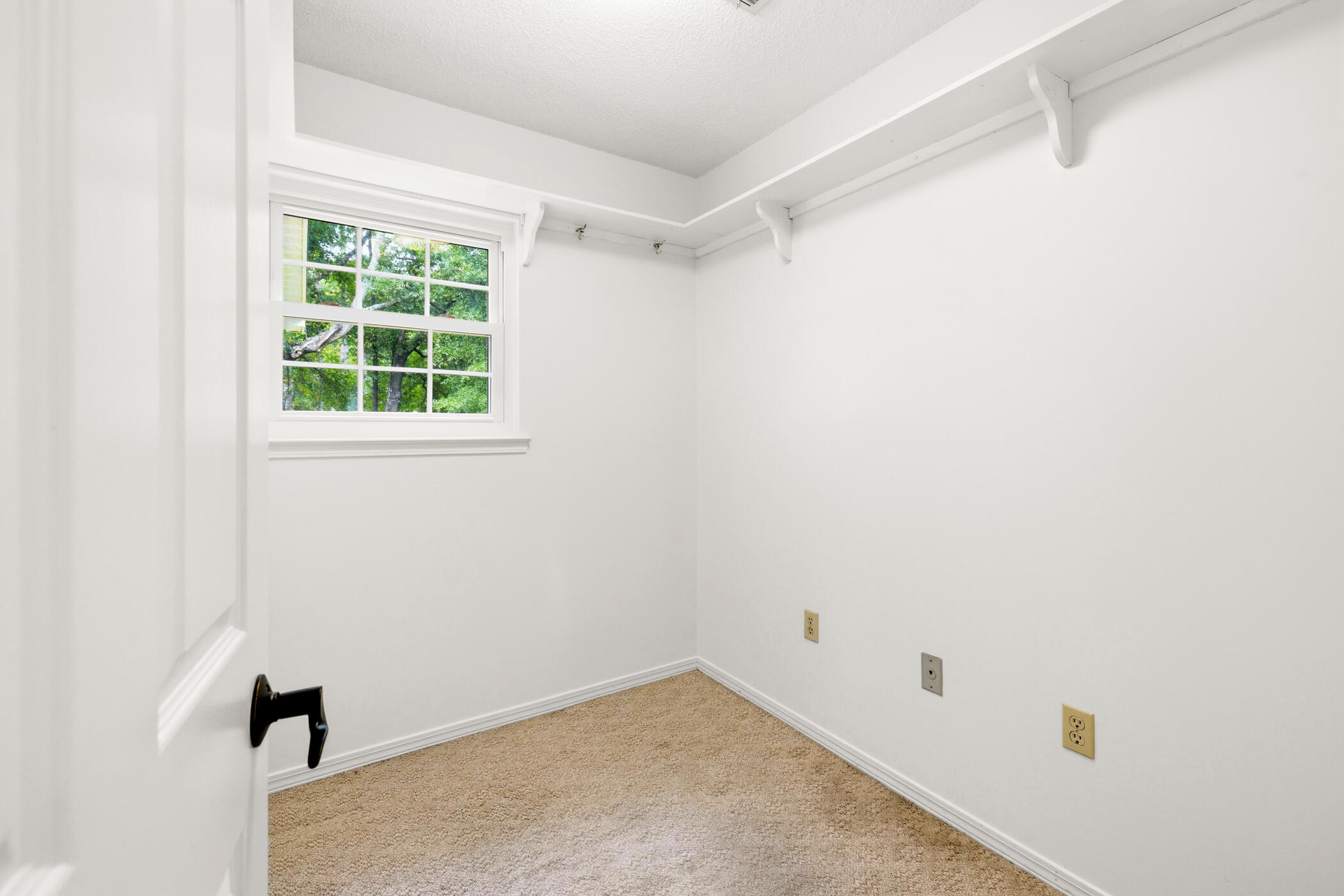 610 W Lynn Brook