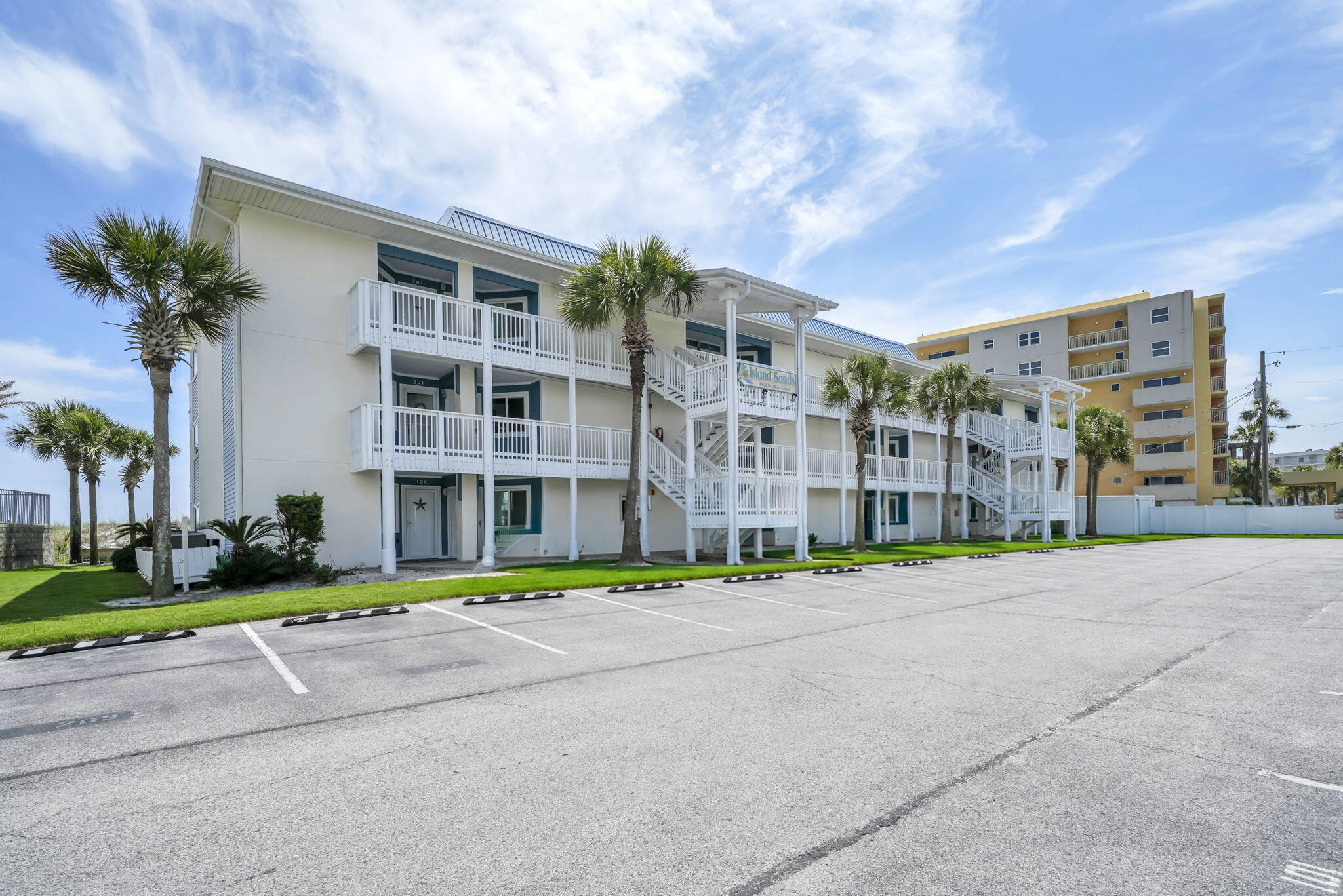 862 Scallop Court # 104