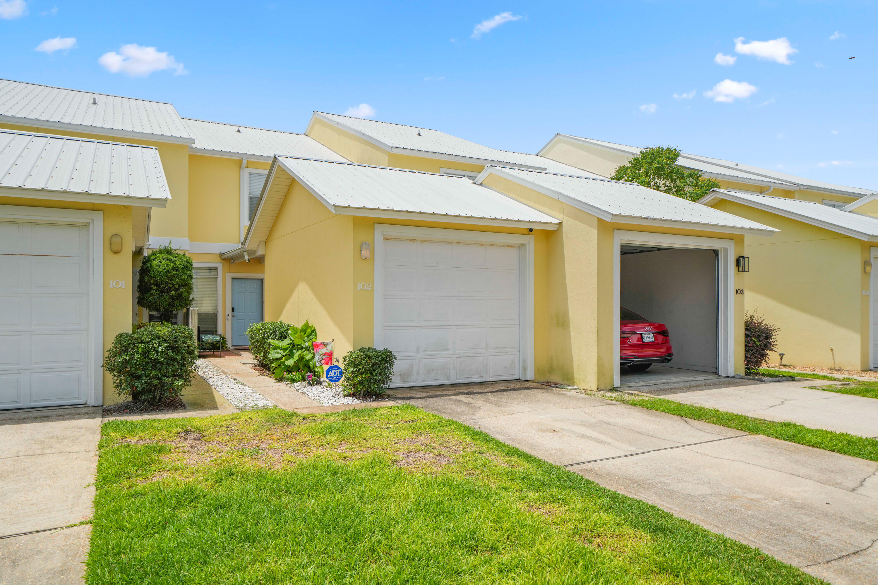 450 S Geronimo Street 102