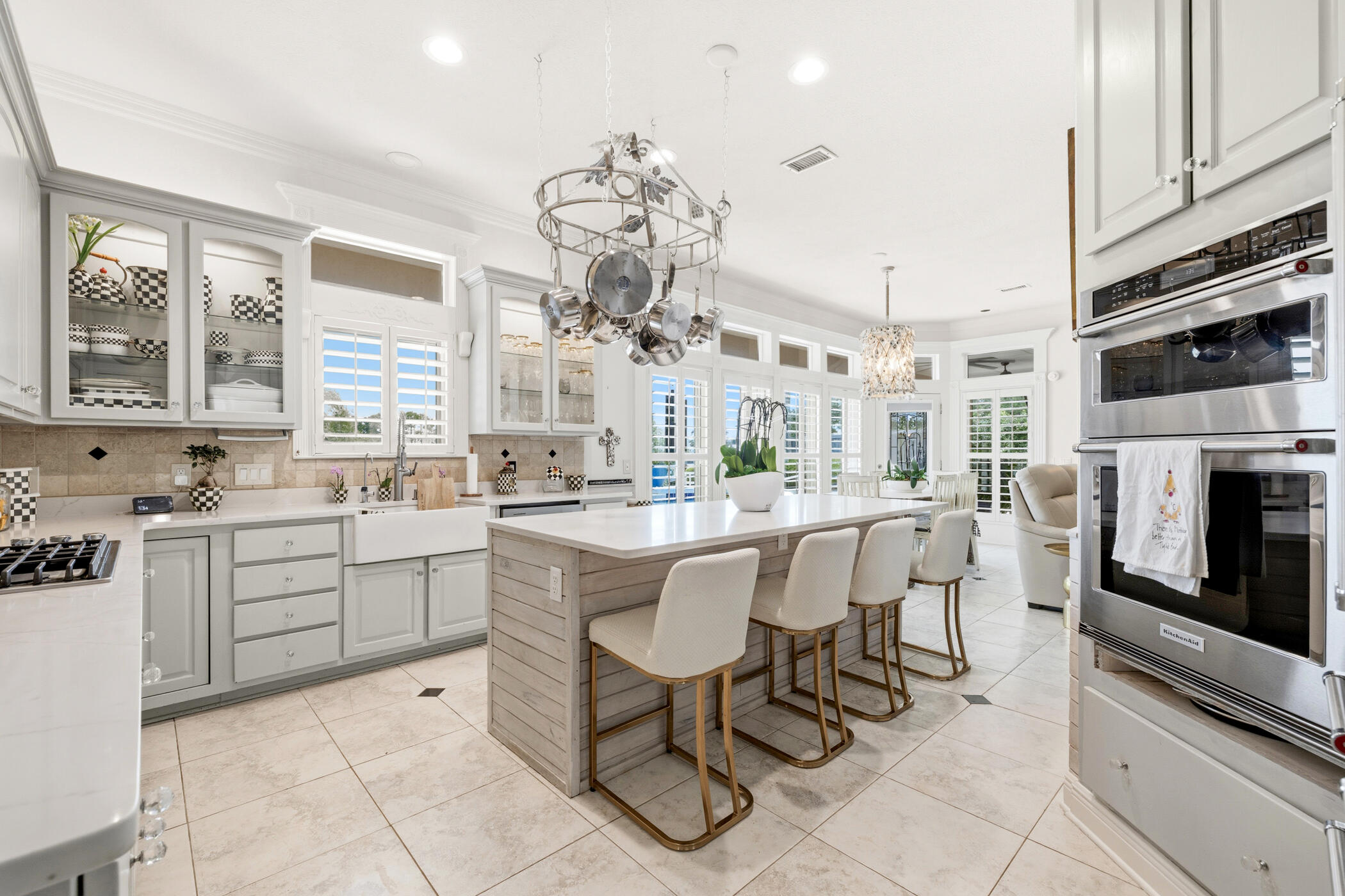 8203 N Lagoon Drive