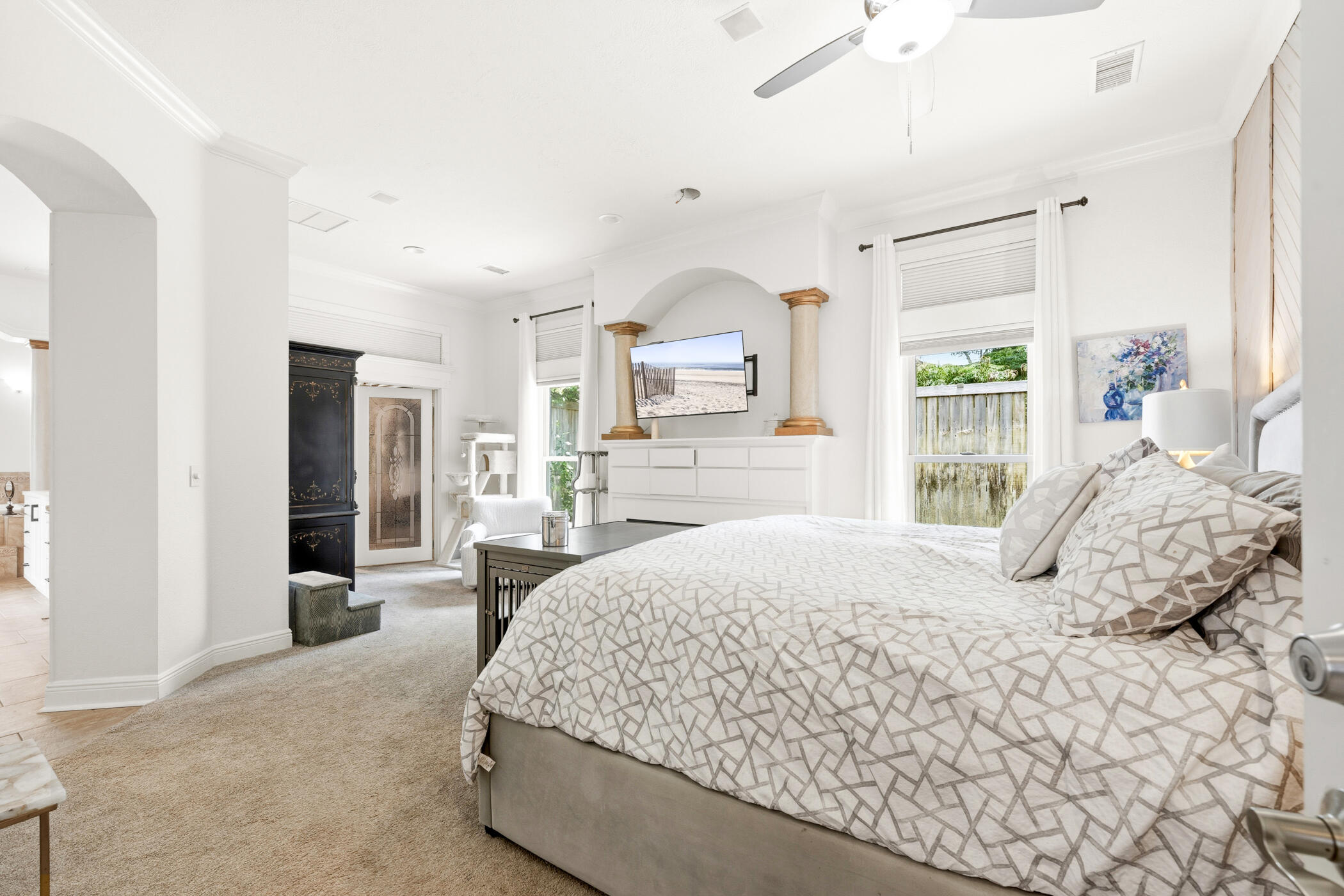 8203 N Lagoon Drive