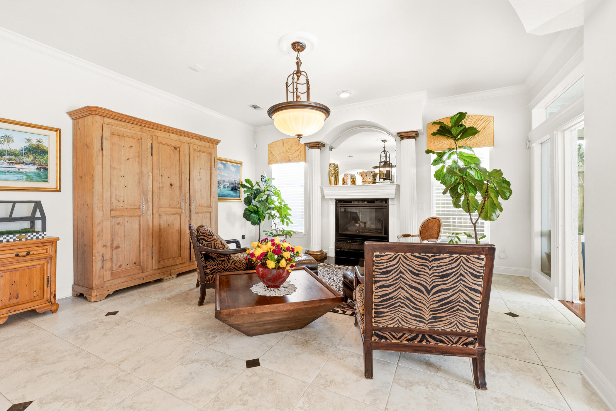 8203 N Lagoon Drive