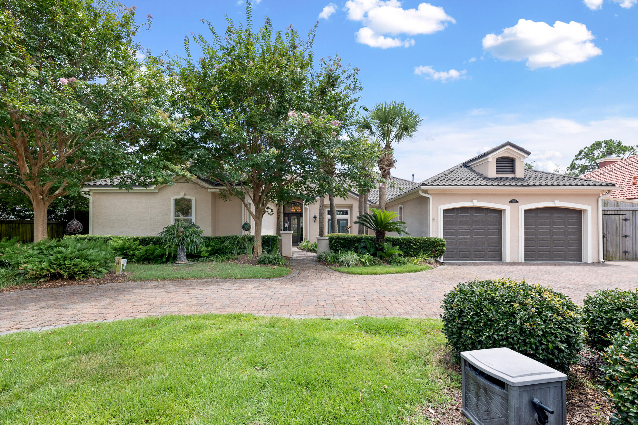 8203 N Lagoon Drive