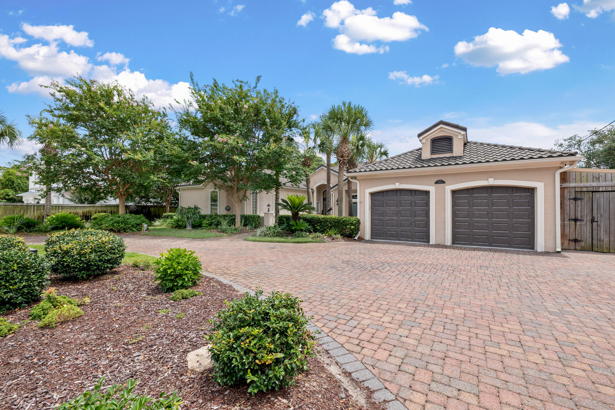 8203 N Lagoon Drive