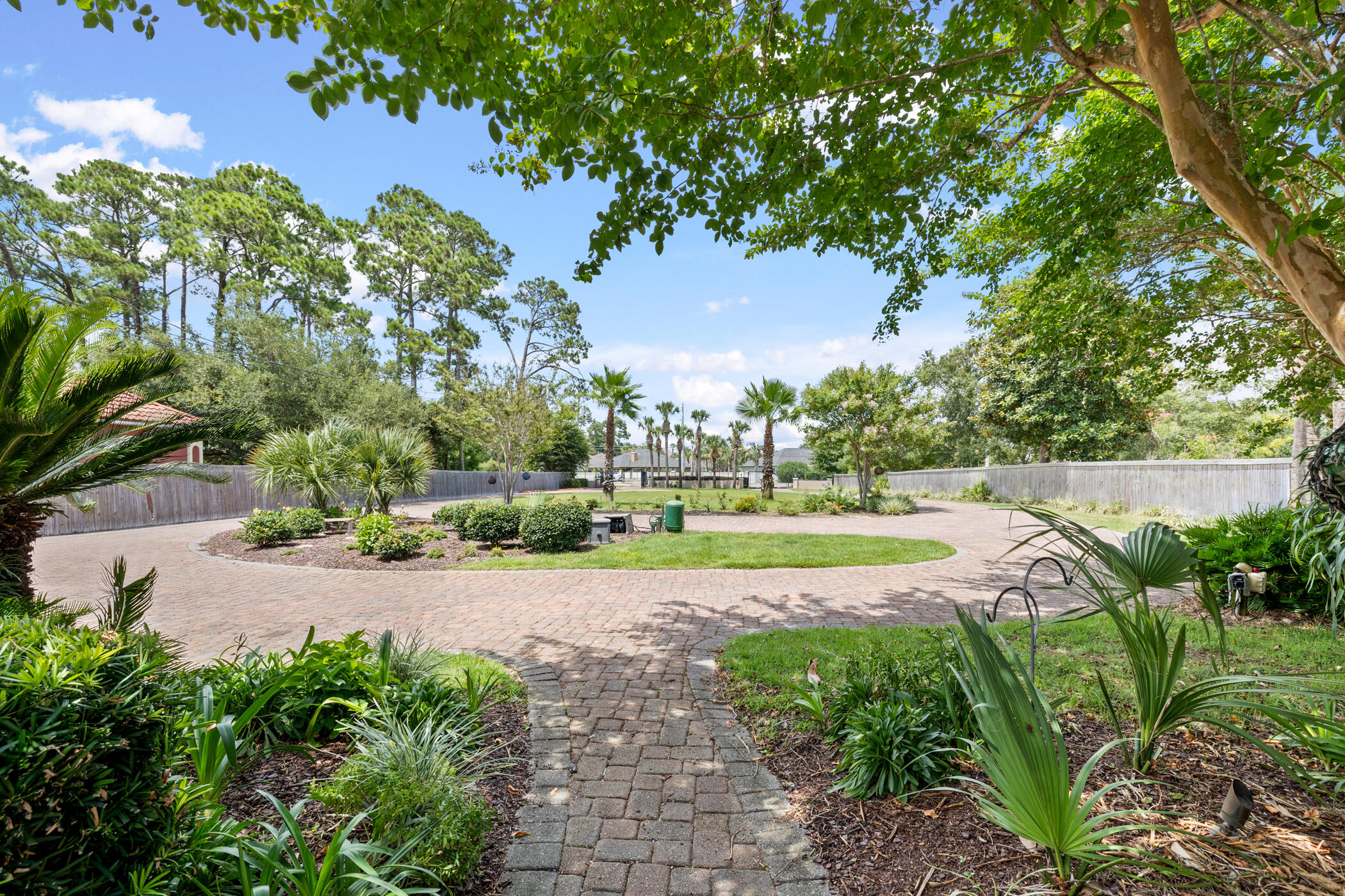 8203 N Lagoon Drive