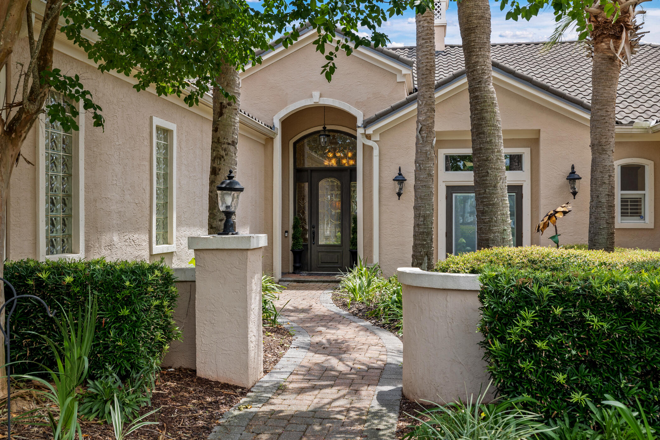 8203 N Lagoon Drive