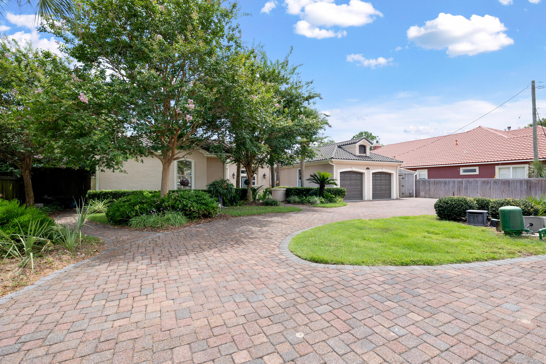 8203 N Lagoon Drive