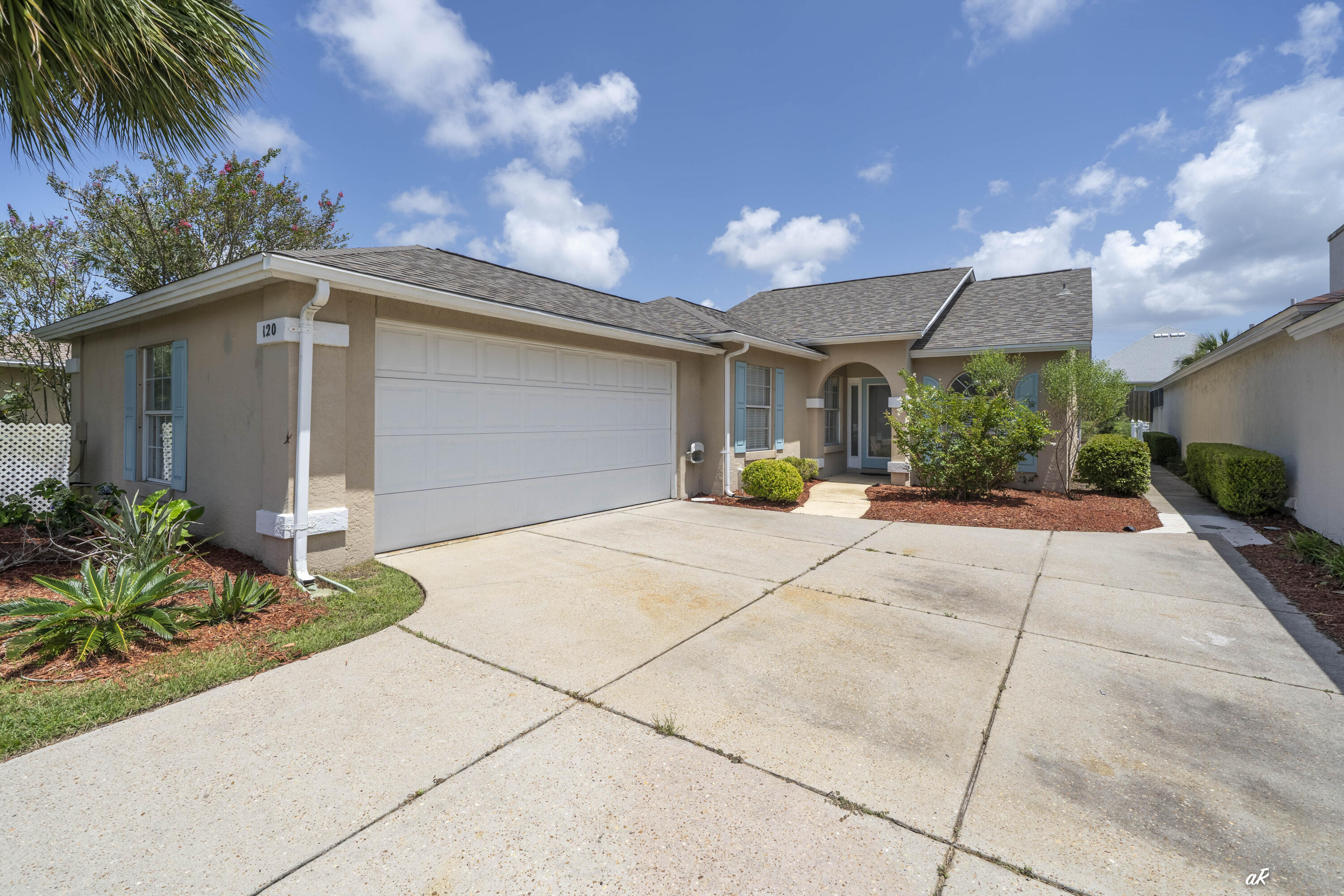 120 Glades Turn