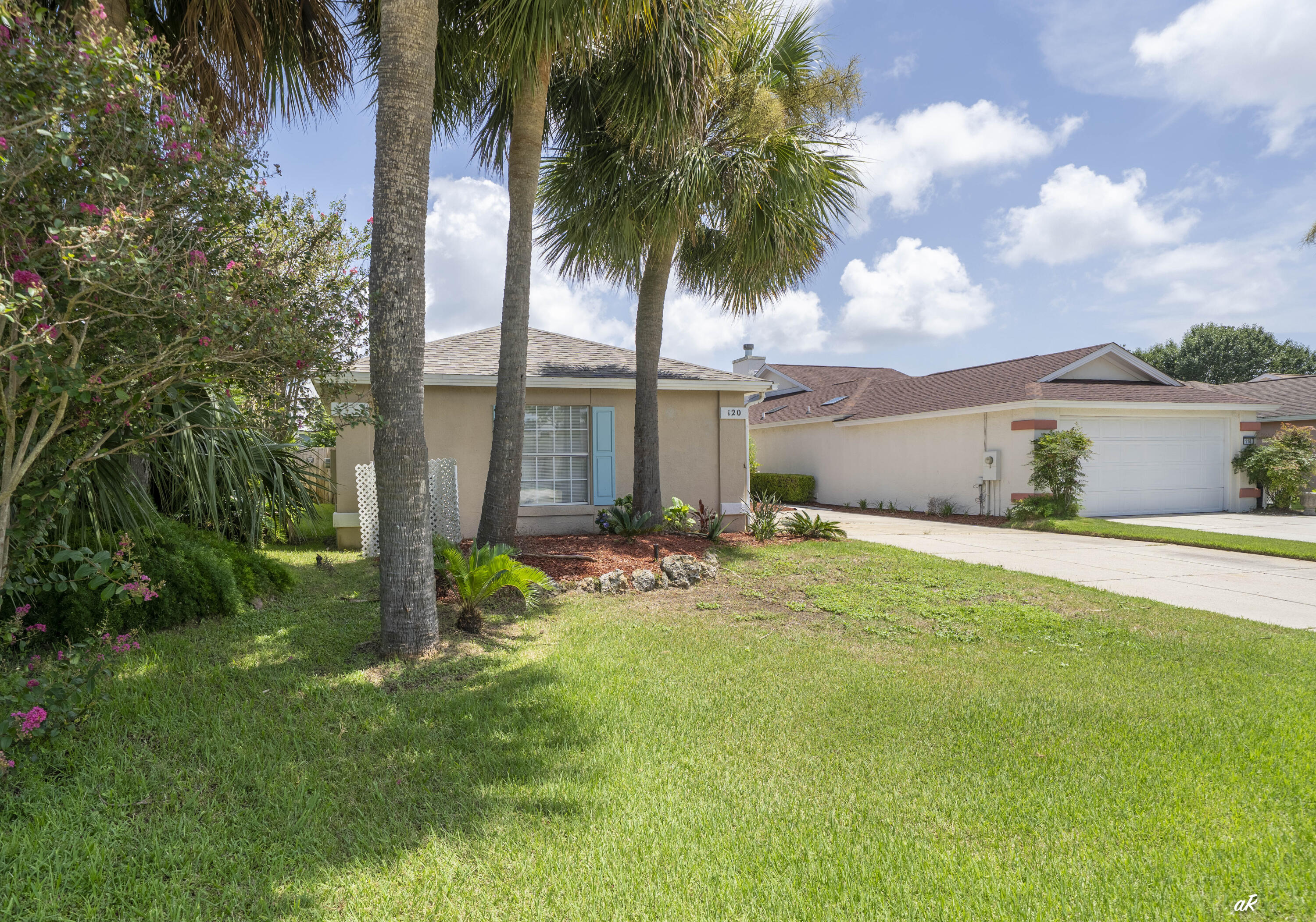 120 Glades Turn