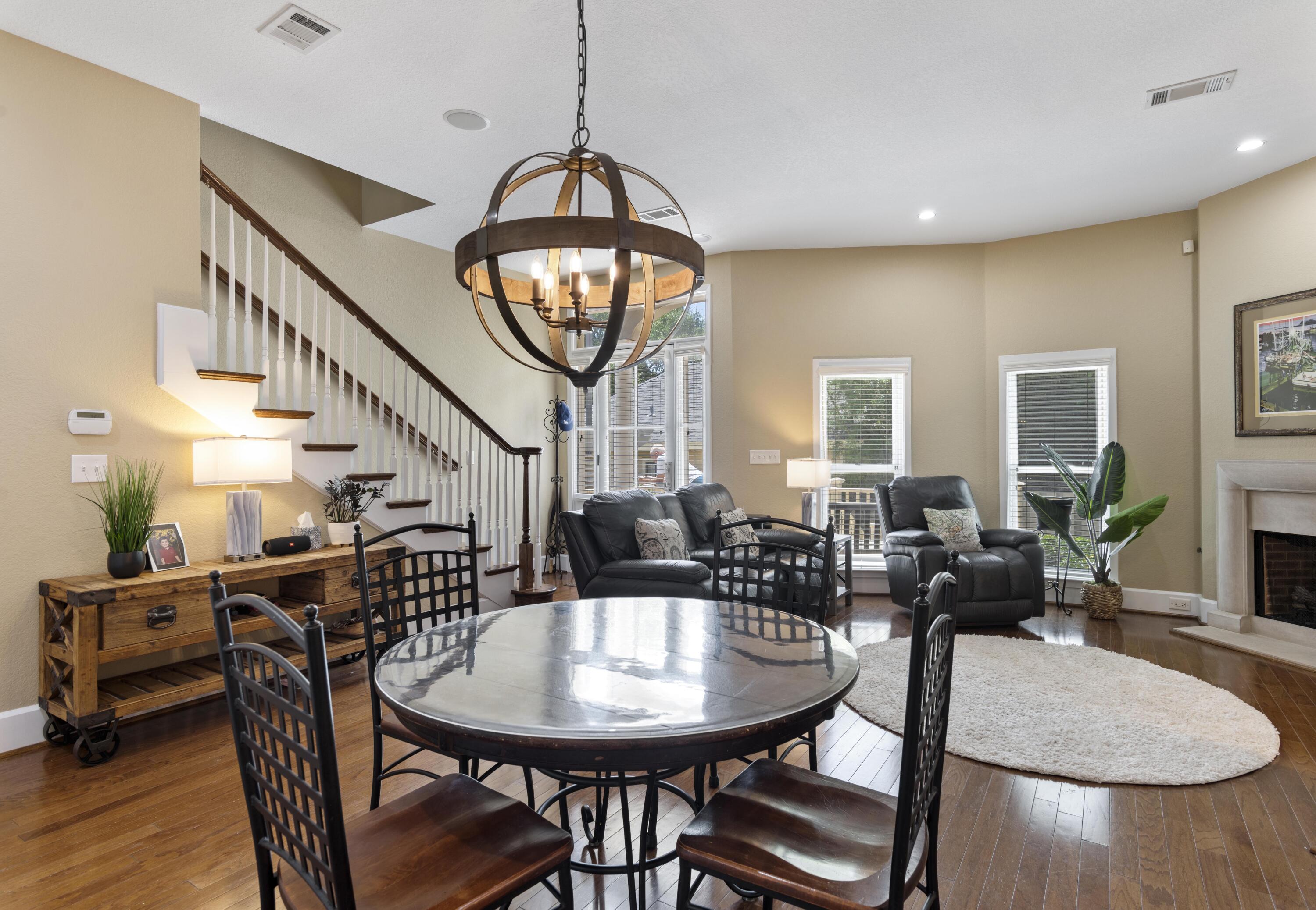 207 W Jackson Street 11
