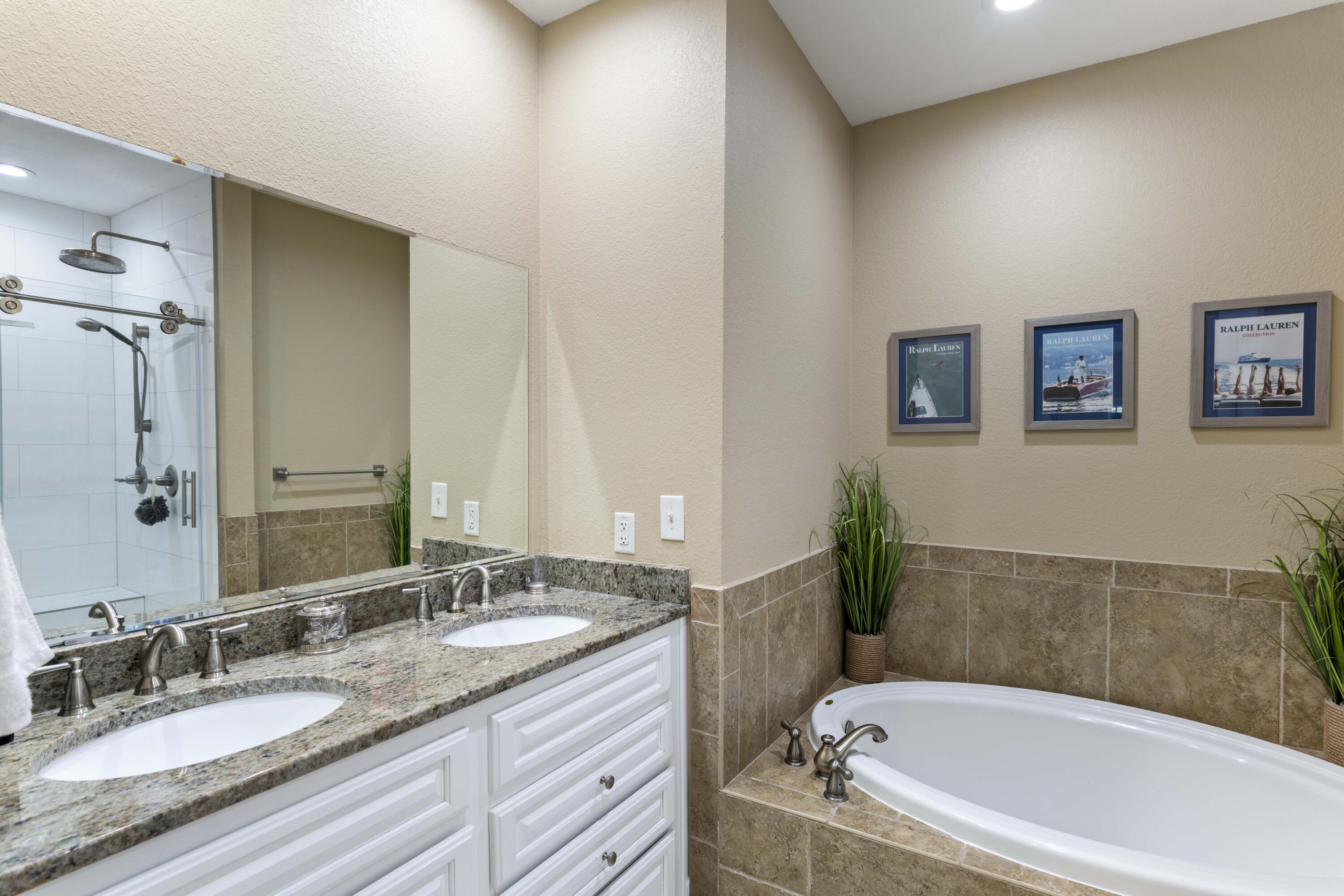 207 W Jackson Street 11