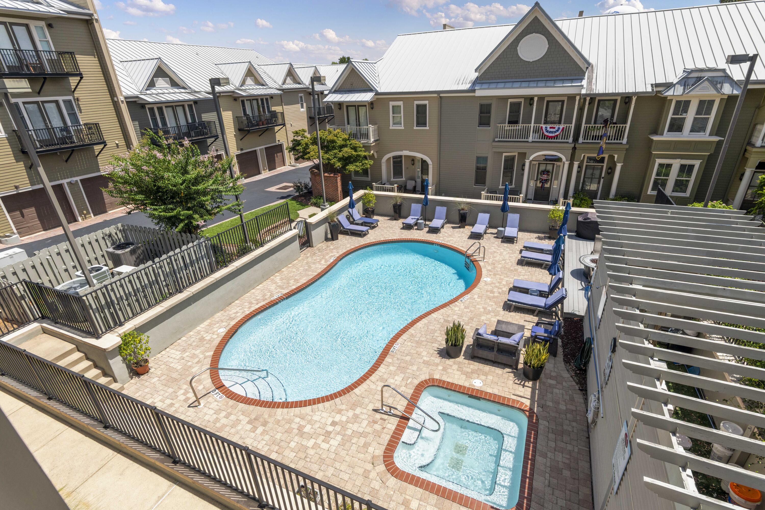 207 W Jackson Street 11