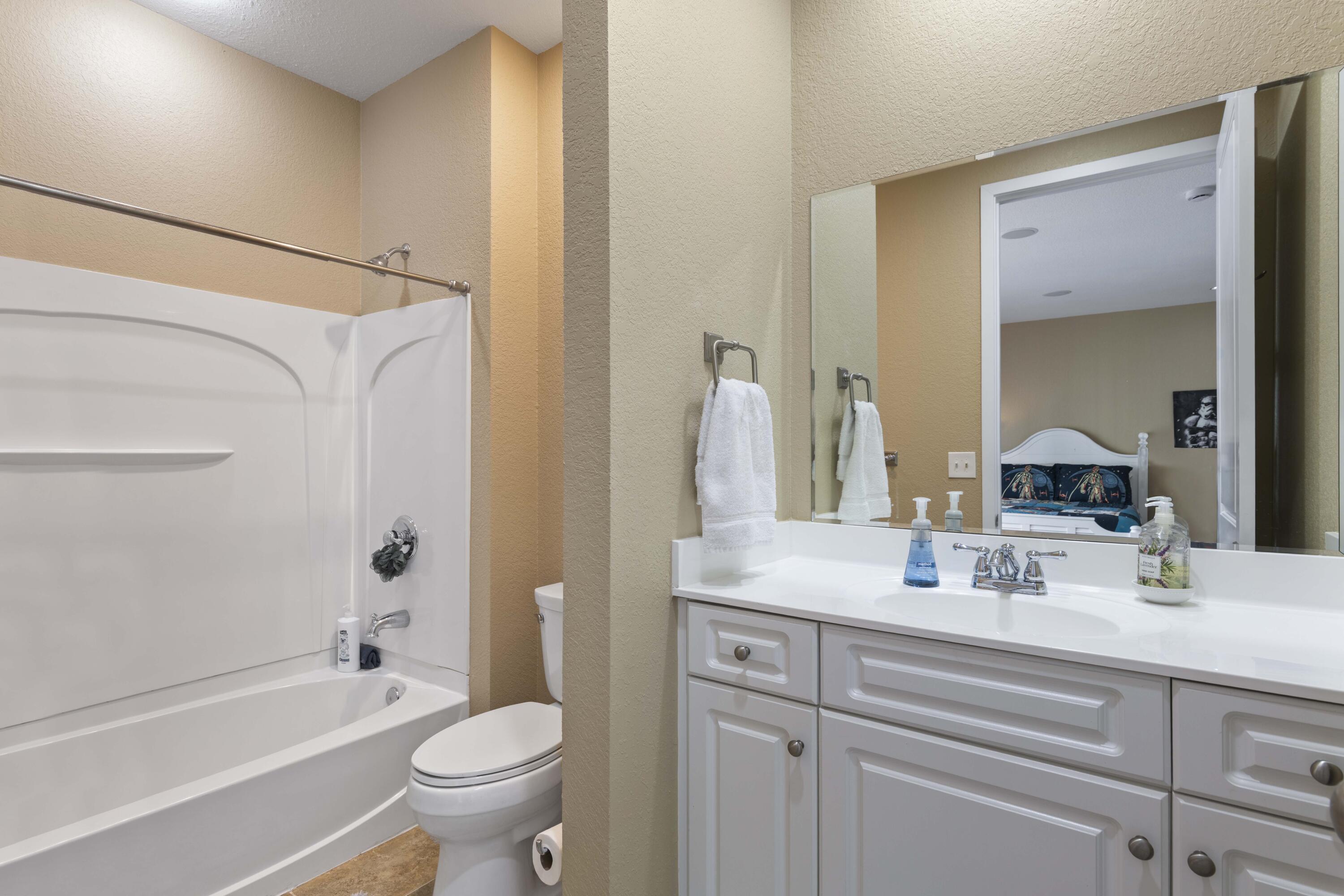 207 W Jackson Street 11