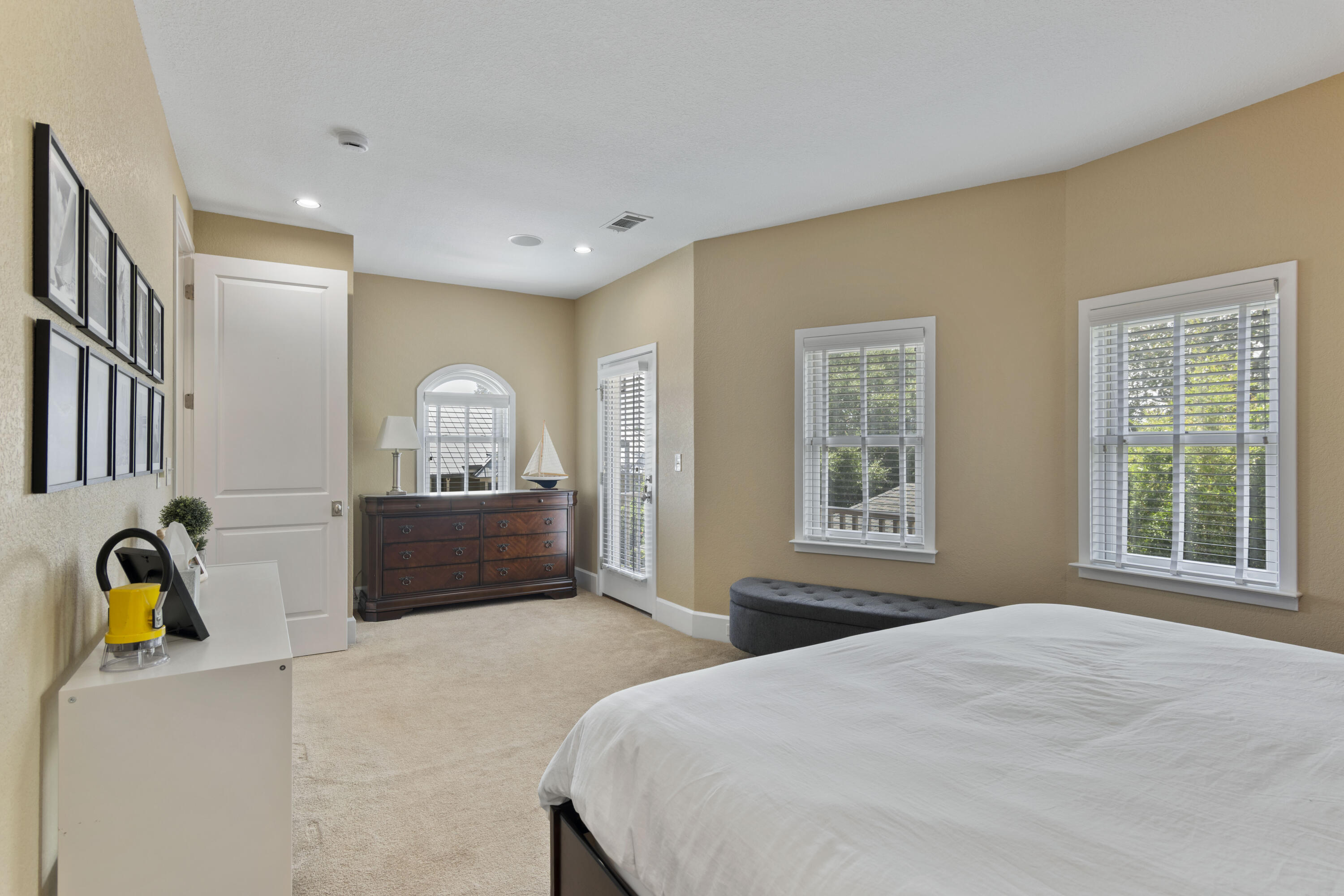 207 W Jackson Street 11